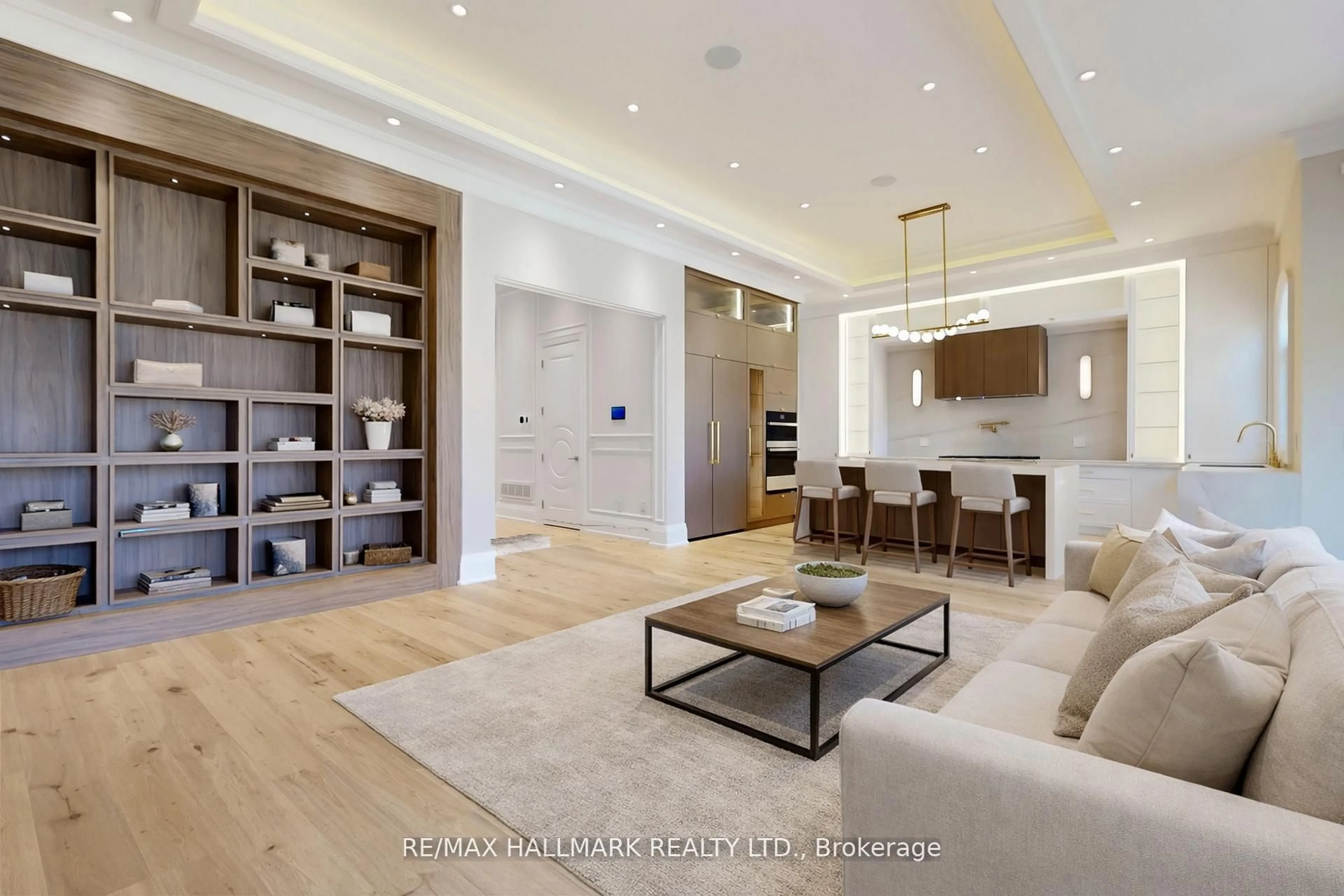 Living room with furniture, unknown for 152 Olde Bayview Ave, Richmond Hill Ontario L4E 3C6