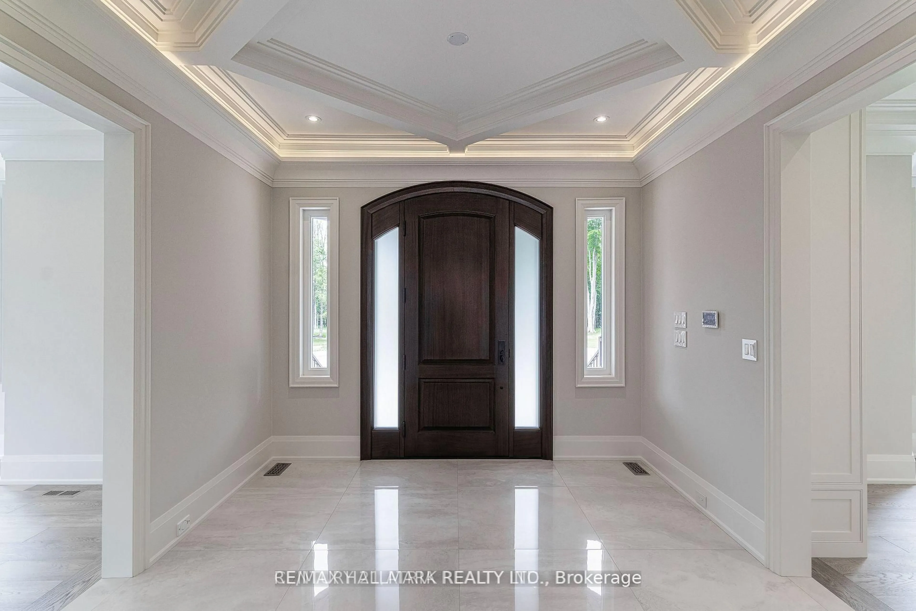 Indoor entryway for 3225 Davis Dr, Whitchurch-Stouffville Ontario L4A 2P8