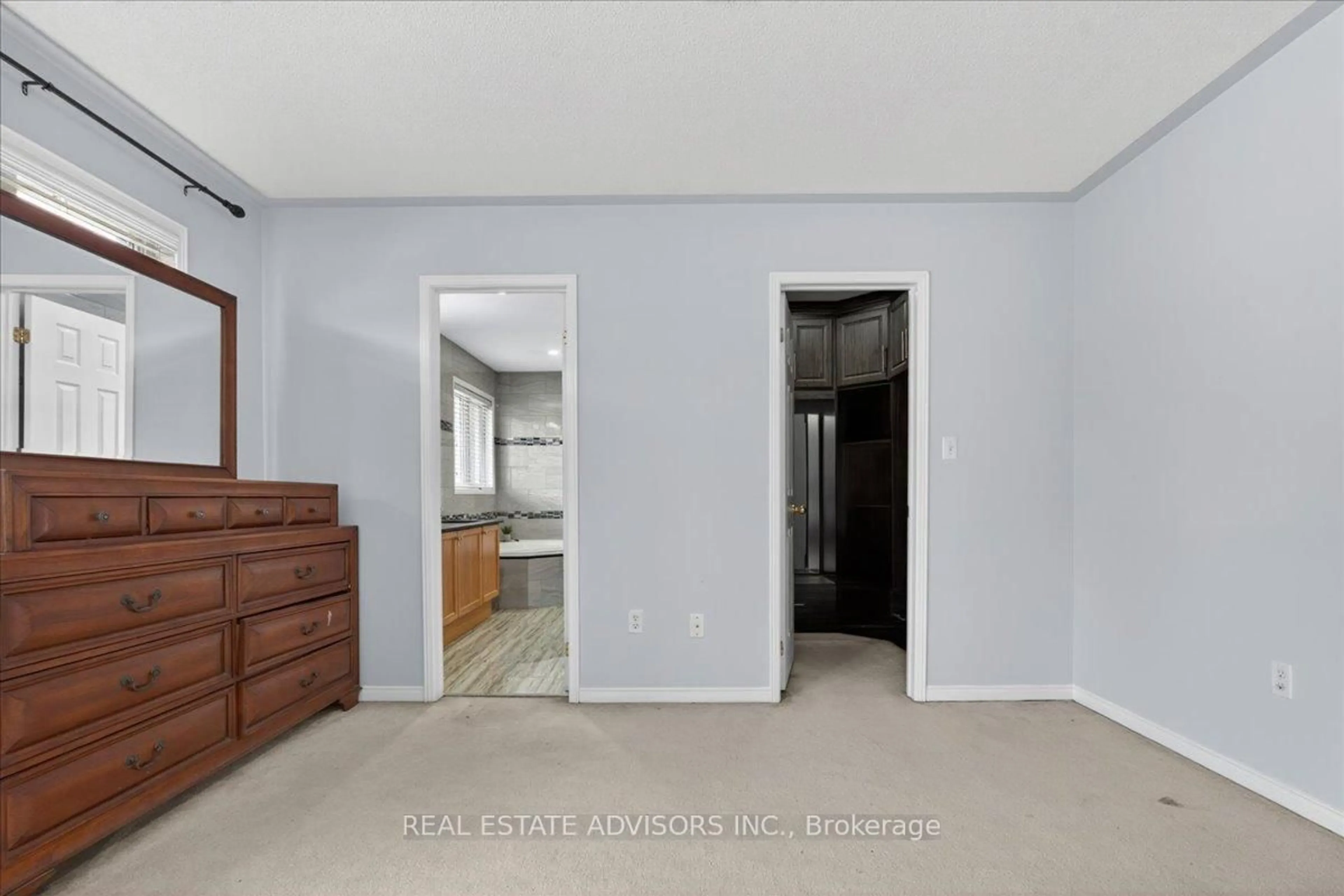 A pic of a room for 556 Forsyth Farm Dr, Whitchurch-Stouffville Ontario L4A 0N3