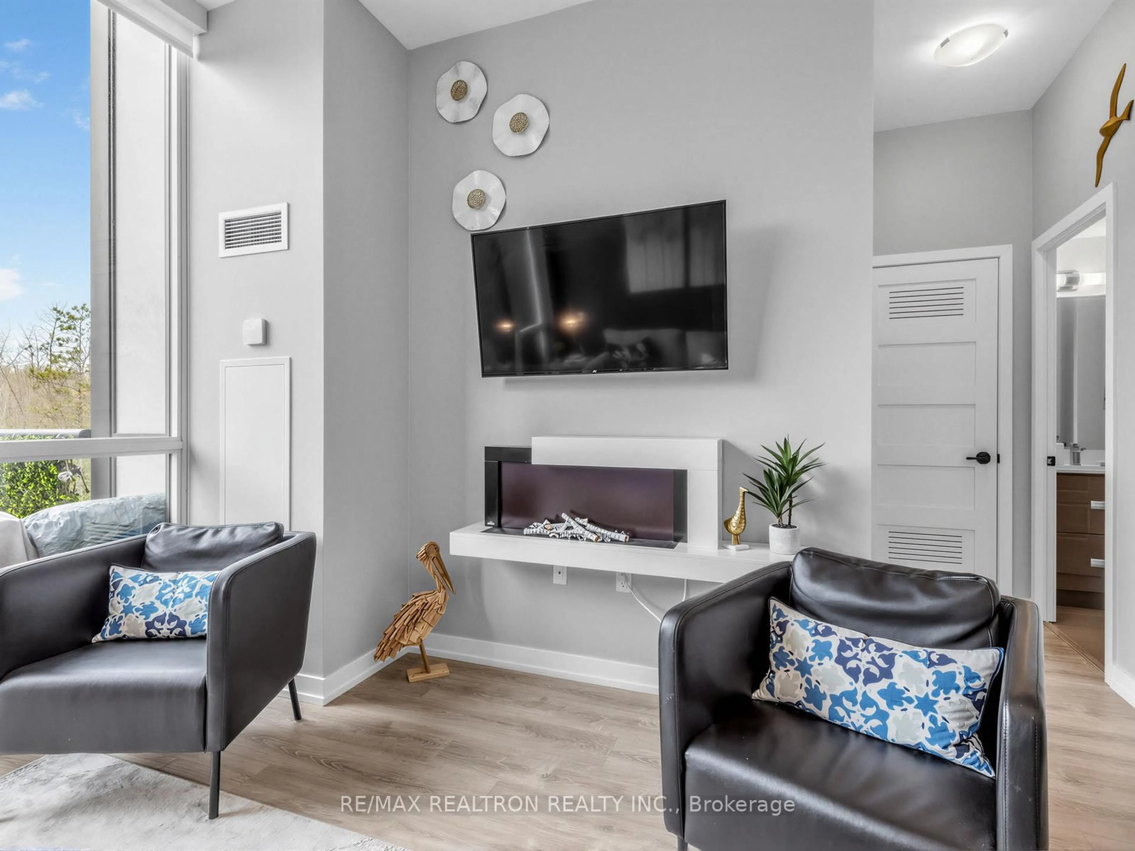 Living room with furniture, unknown for 415 Sea Ray Ave Ave #438, Innisfil Ontario L9S 0R5