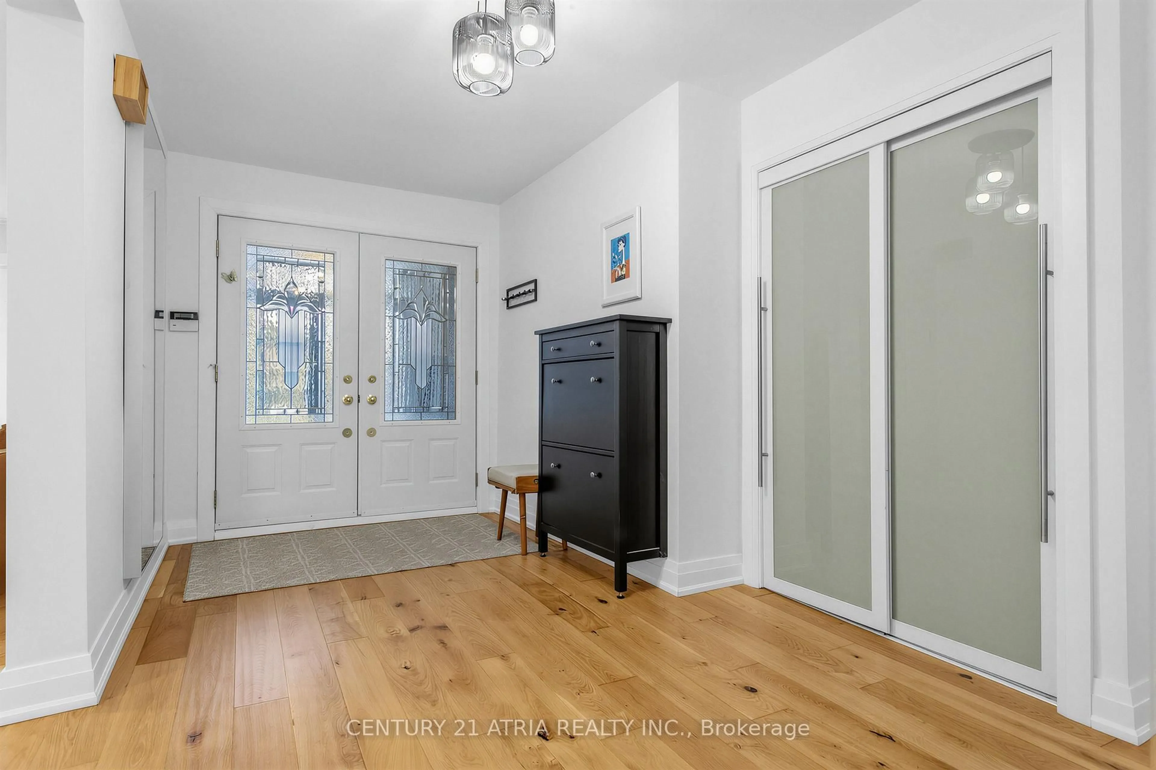 Indoor entryway for 12 Granada Crt, Markham Ontario L3T 4V4