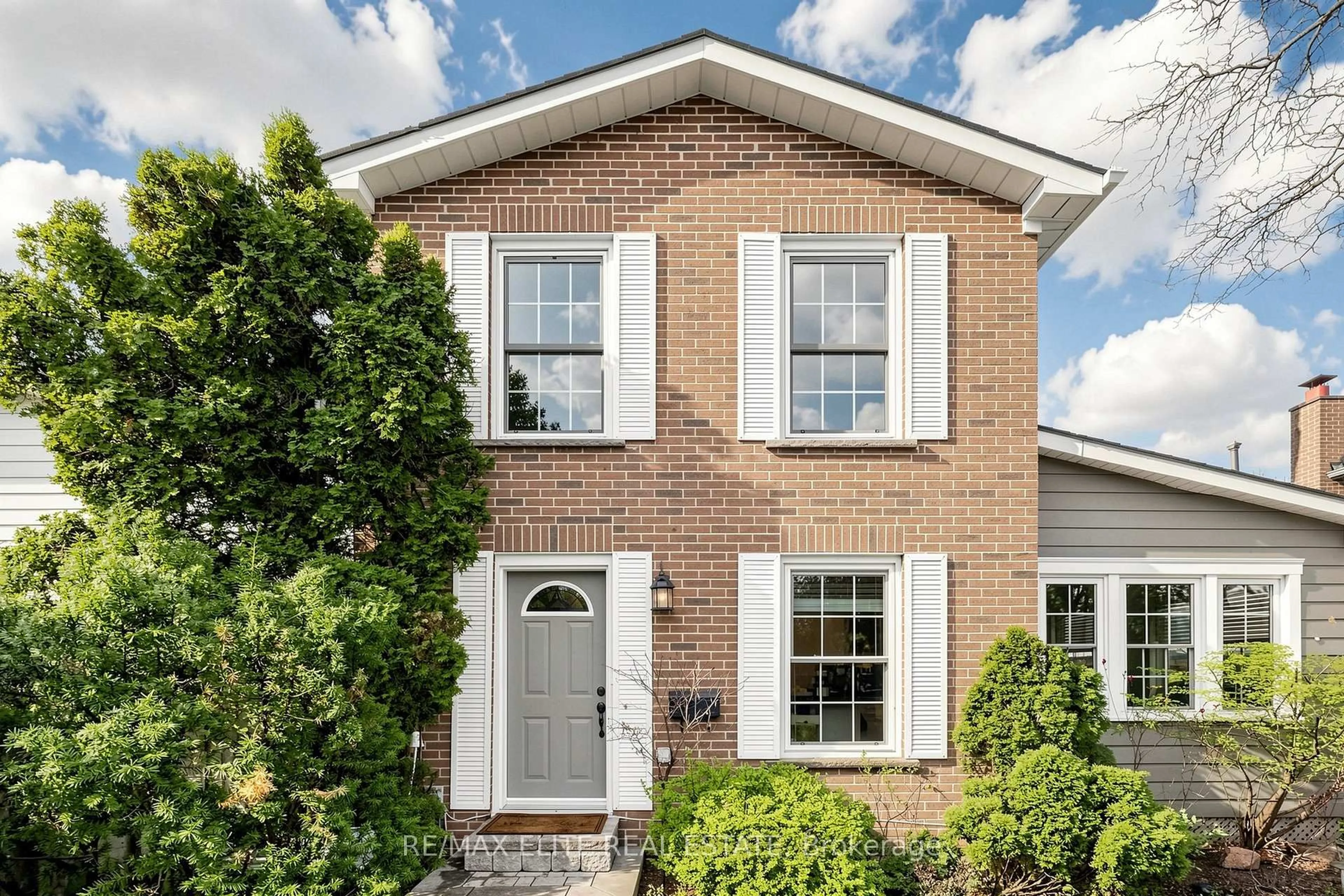Home with brick exterior material, street for 74 Lillooet Cres, Richmond Hill Ontario L4C 5A7