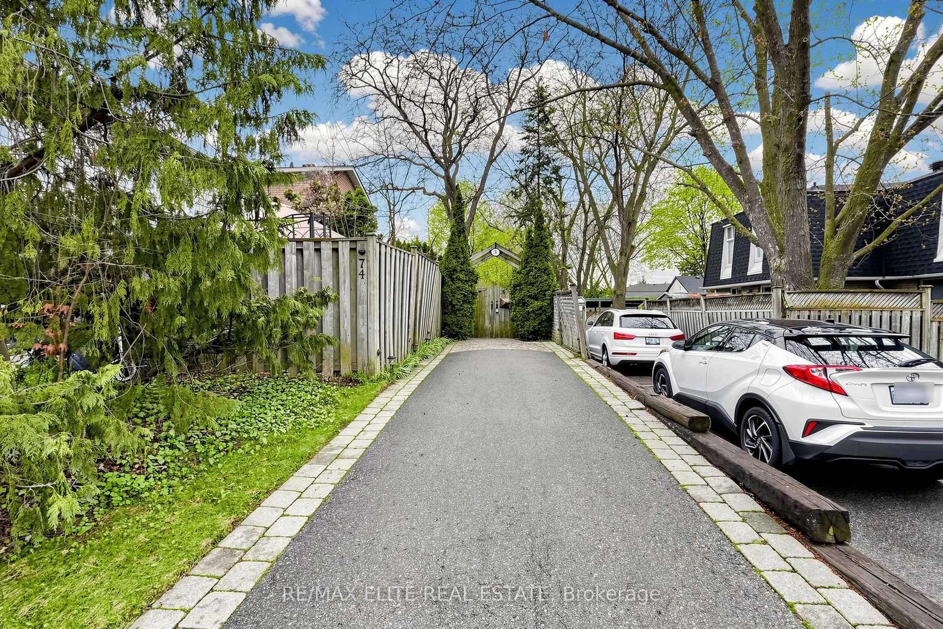 Unknown for 74 Lillooet Cres, Richmond Hill Ontario L4C 5A7