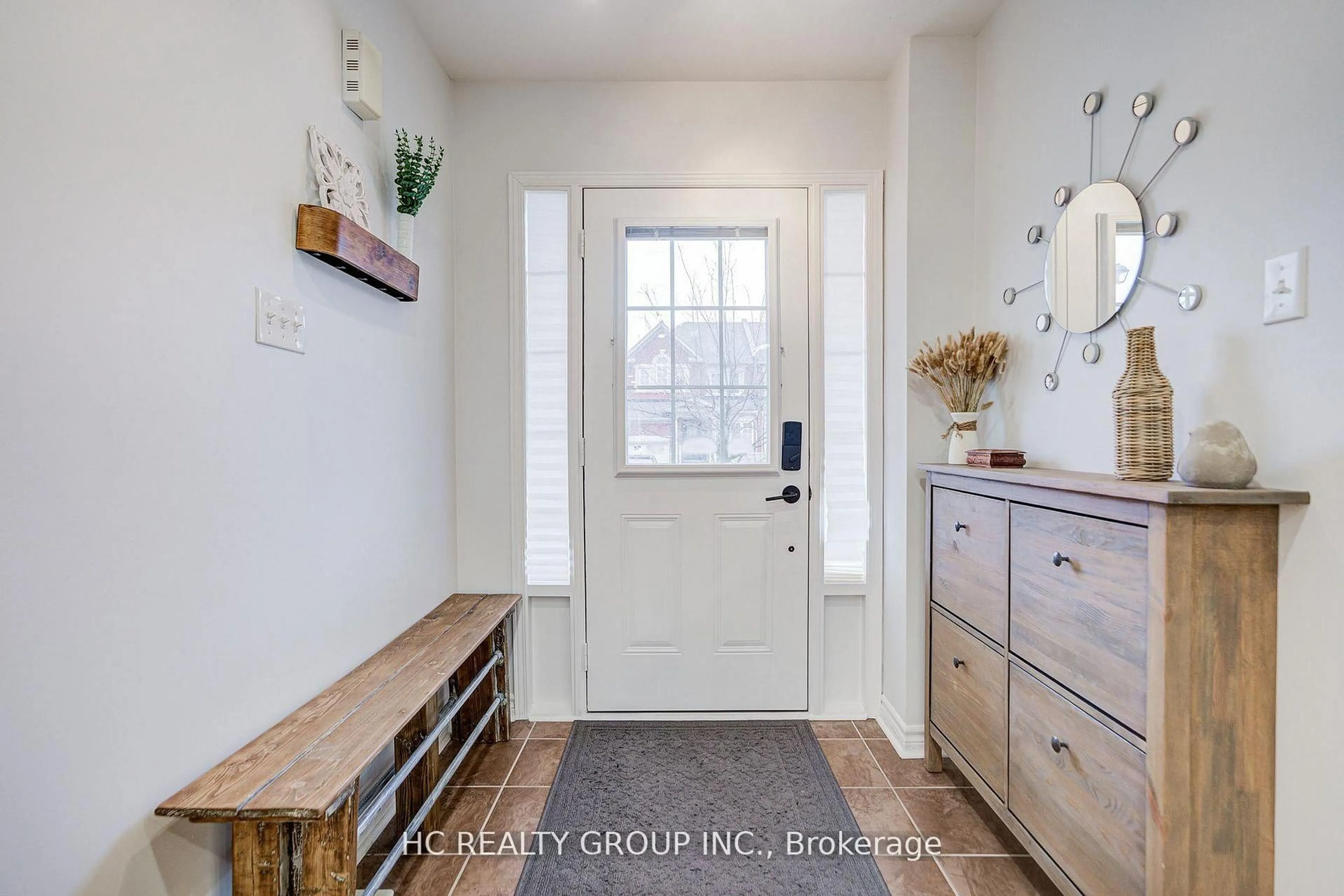 Indoor entryway for 18 QUATTRO Ave, Richmond Hill Ontario L4E 0S5