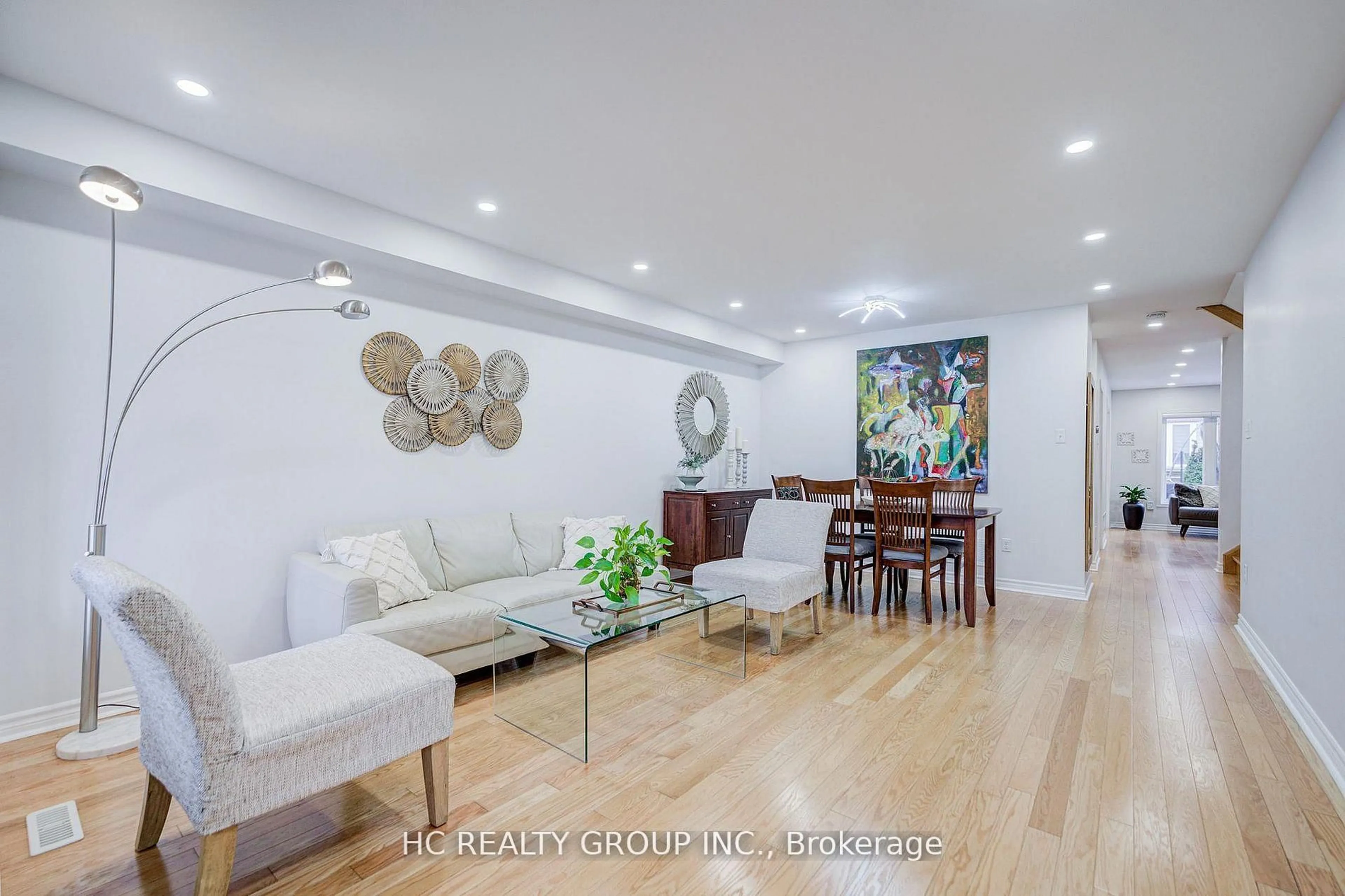 Living room with furniture, wood/laminate floor for 18 QUATTRO Ave, Richmond Hill Ontario L4E 0S5