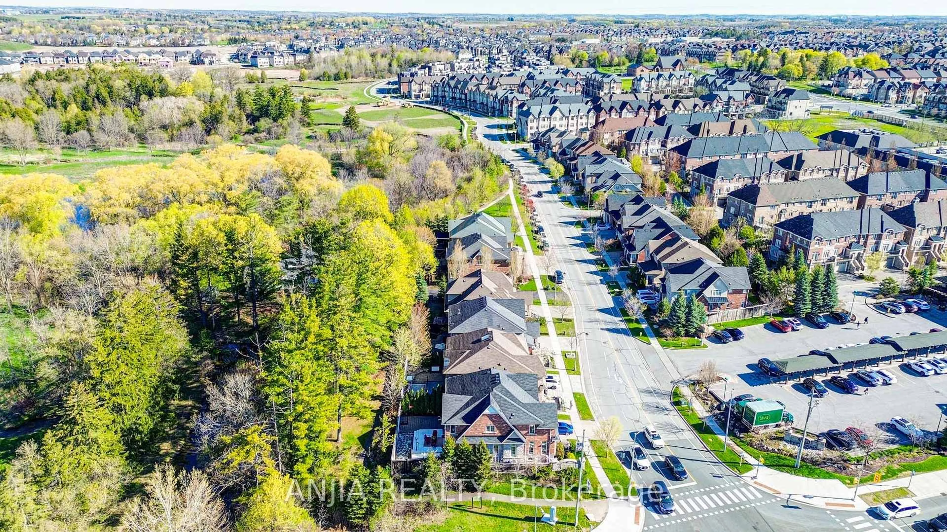 A pic from outside/outdoor area/front of a property/back of a property/a pic from drone, street for 2 Yorkton Blvd, Markham Ontario L6C 0J9