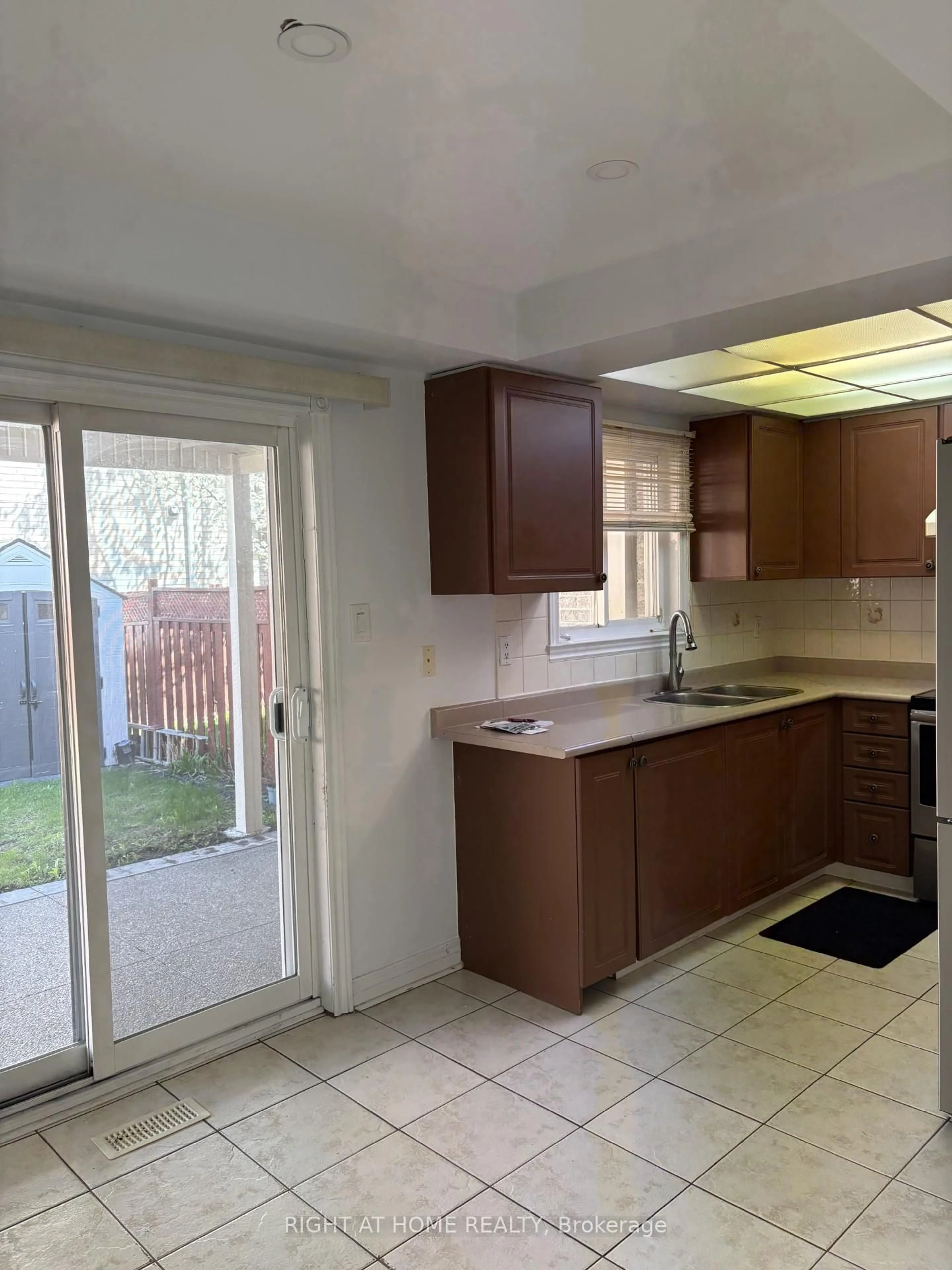 Standard kitchen, unknown for 48 Grand Valley Blvd, Vaughan Ontario L6A 3K2