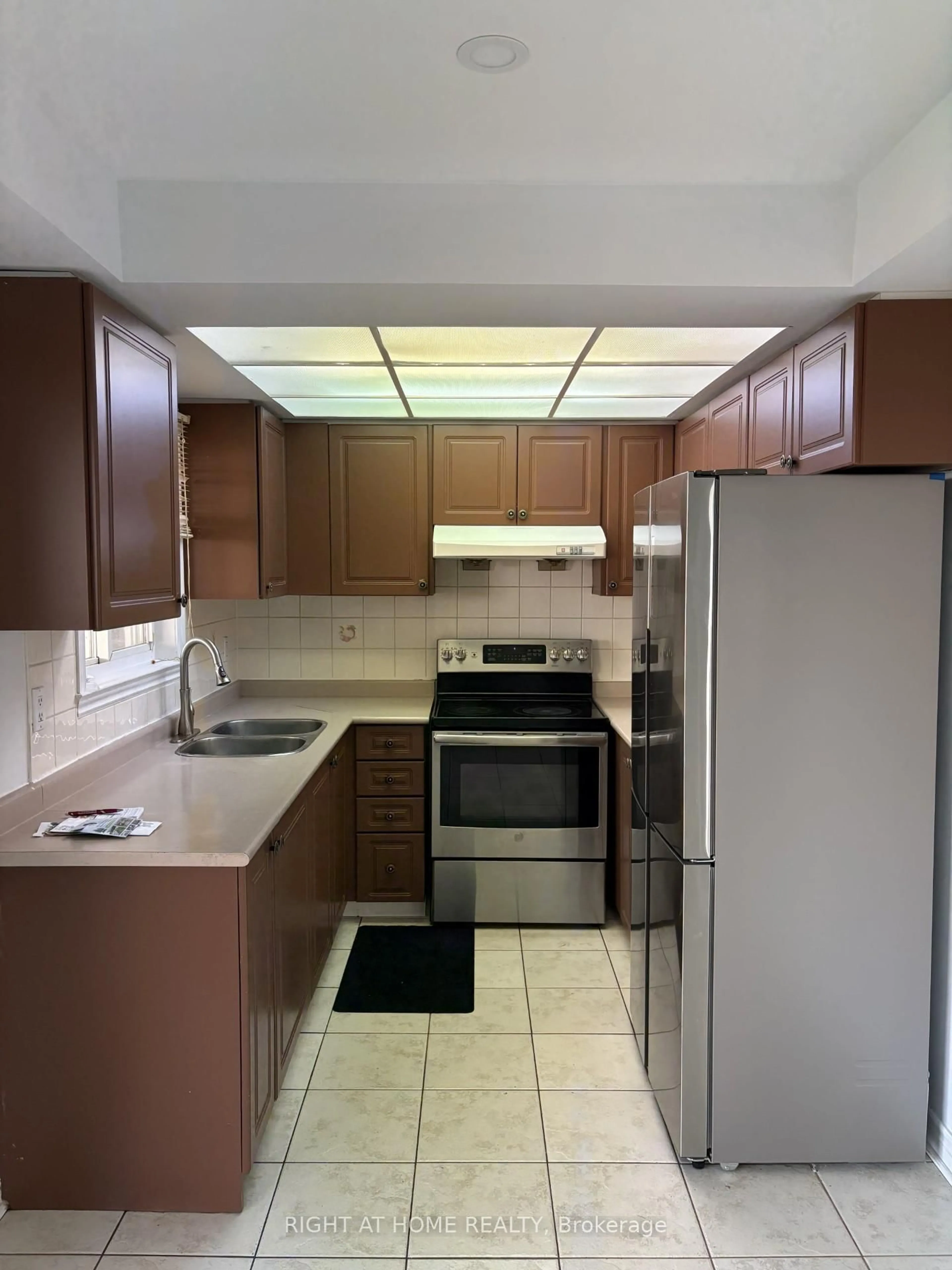 Standard kitchen, ceramic/tile floor for 48 Grand Valley Blvd, Vaughan Ontario L6A 3K2