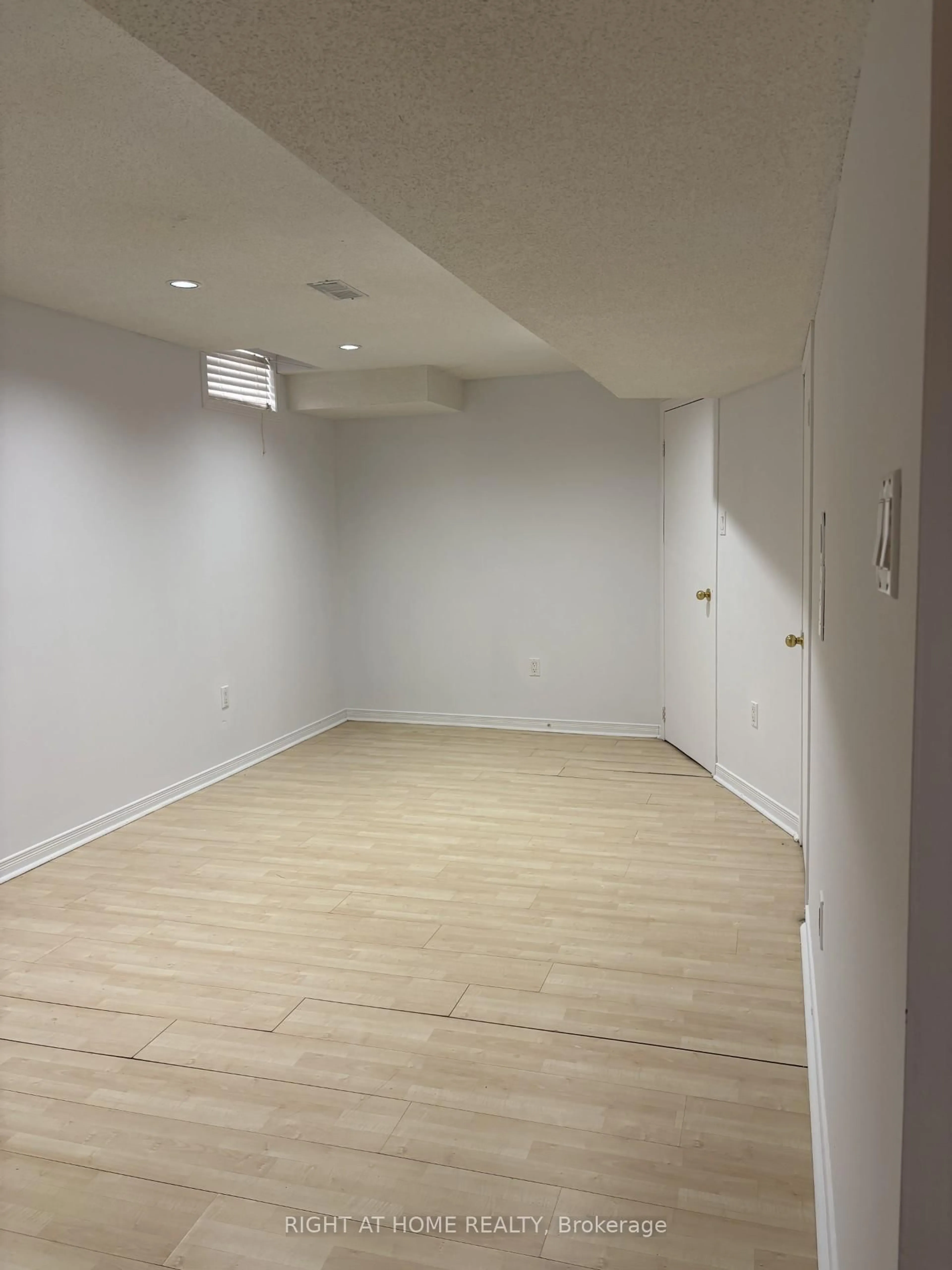A pic of a room for 48 Grand Valley Blvd, Vaughan Ontario L6A 3K2