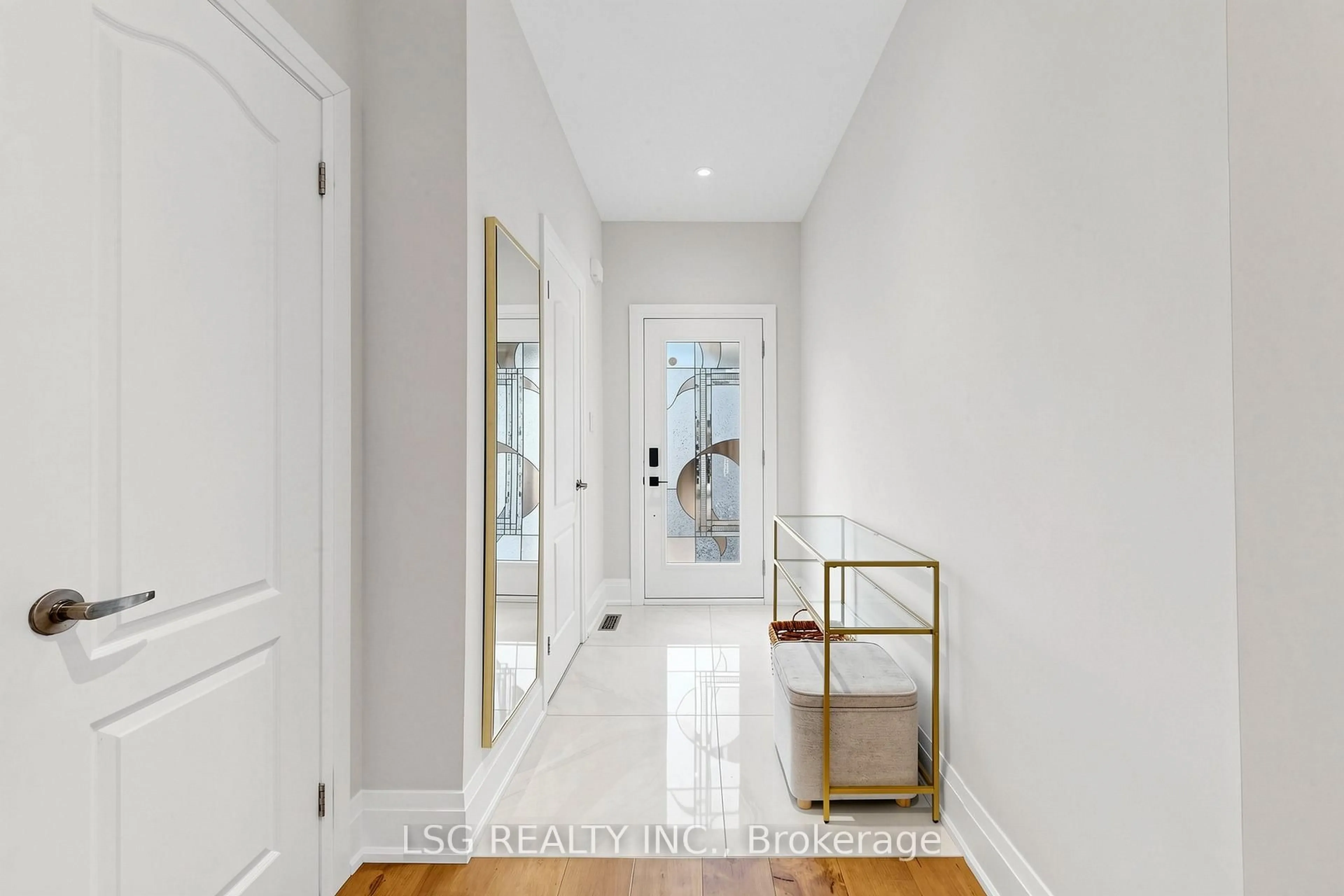 Indoor entryway for 69 Gamble Glen Cres, Richmond Hill Ontario L4S 2T3