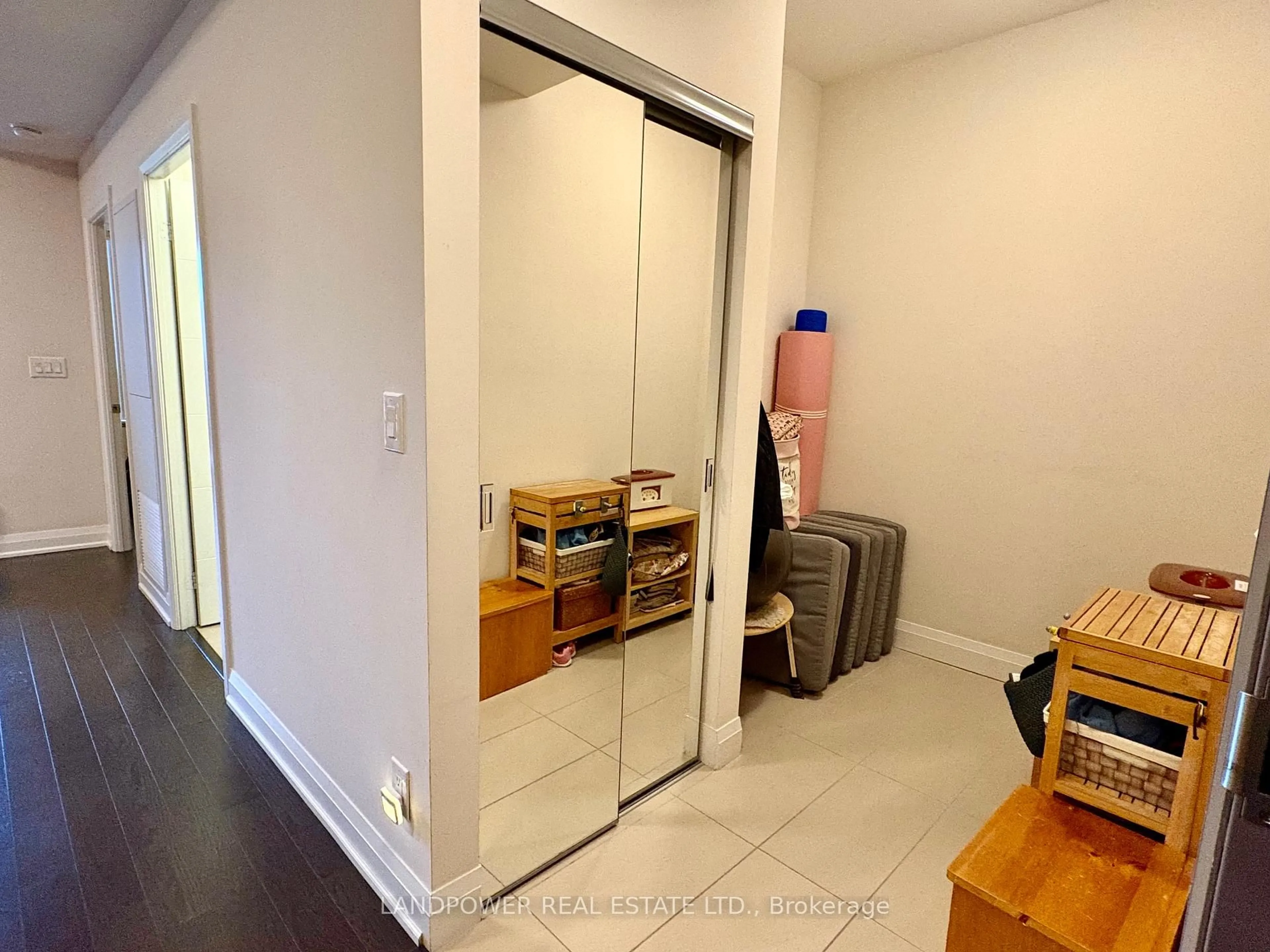 Unknown for 18 Uptown Dr #120, Markham Ontario L3R 5M5