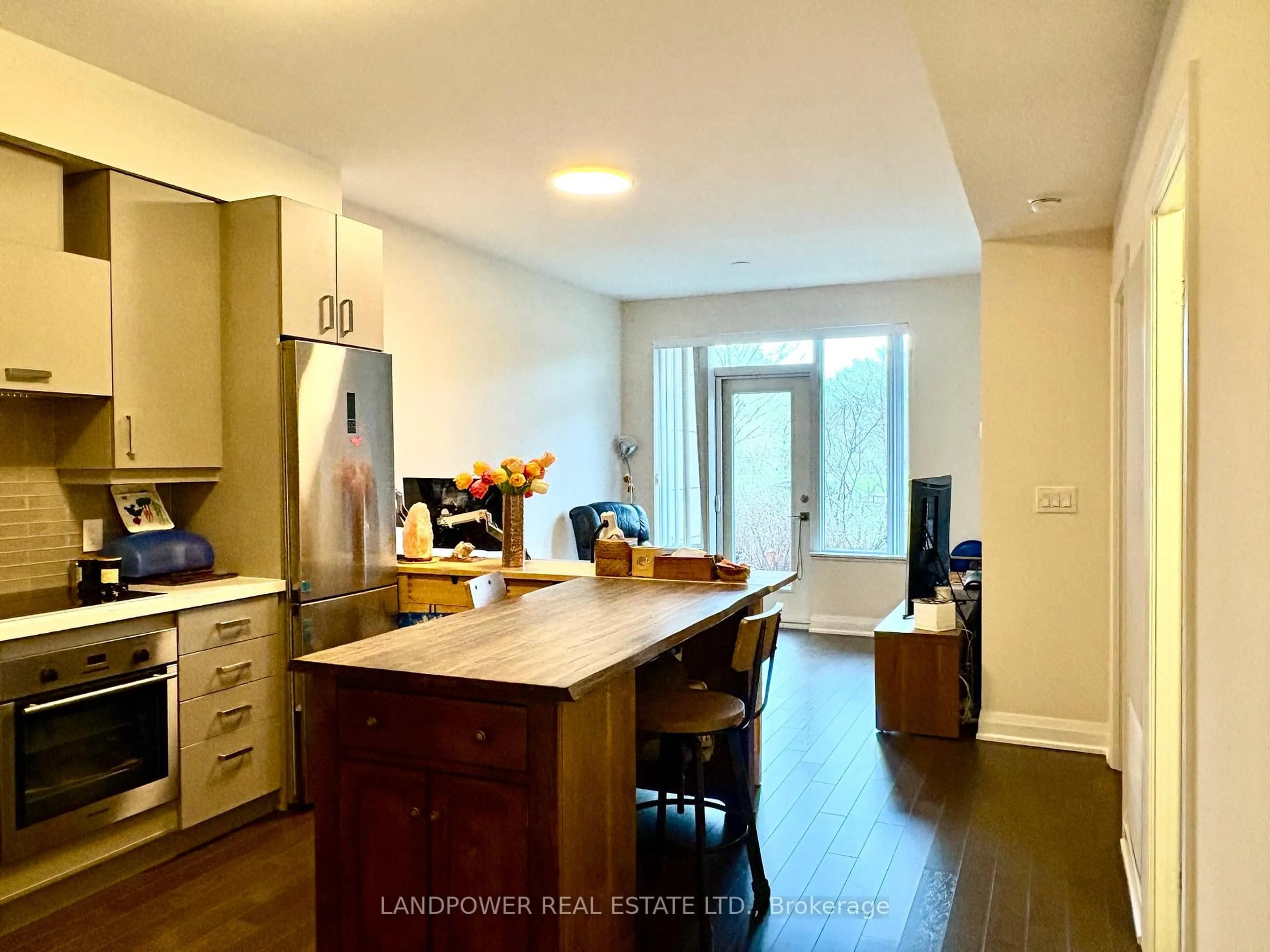 Open concept kitchen, wood/laminate floor for 18 Uptown Dr #120, Markham Ontario L3R 5M5