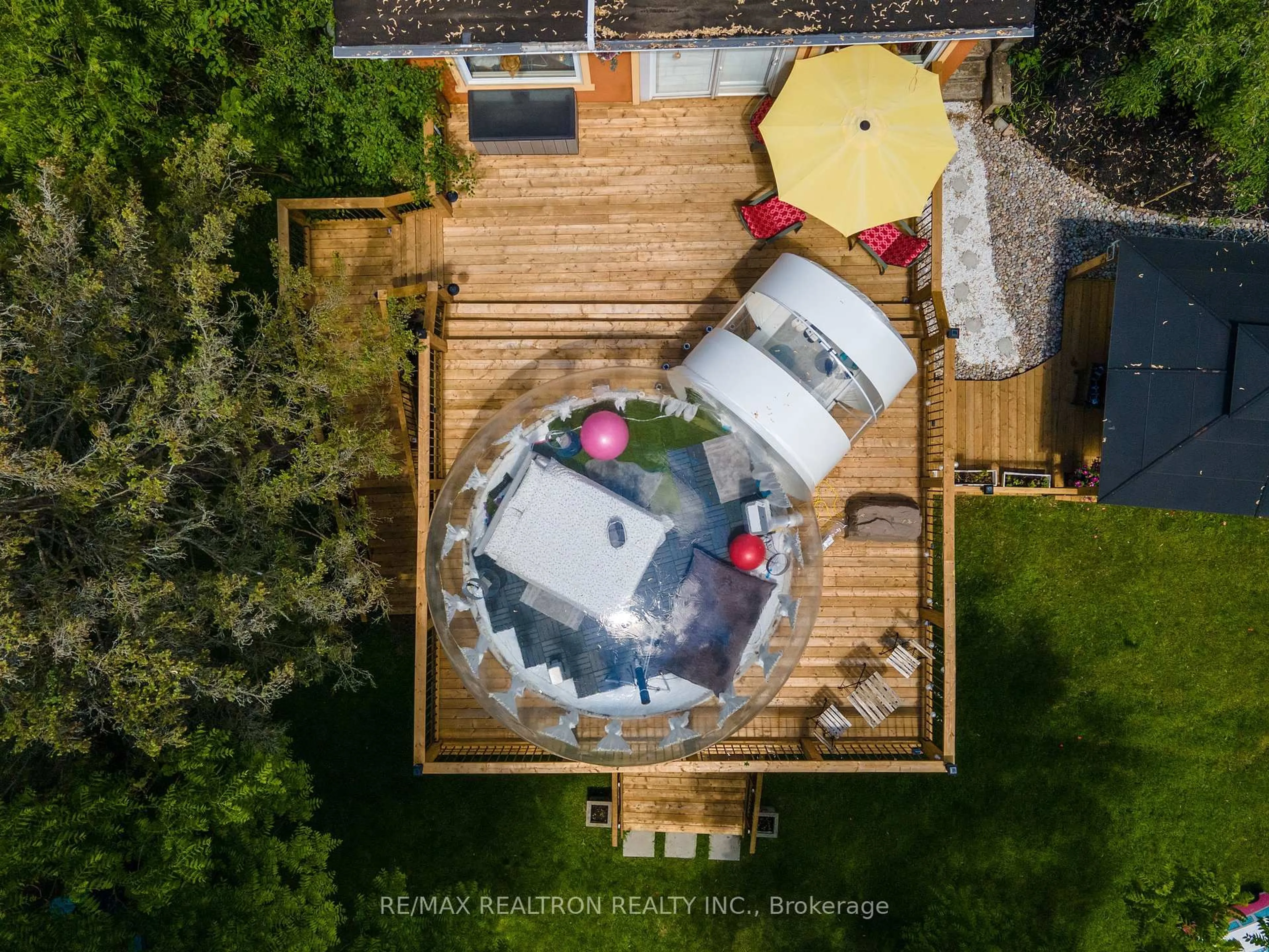A pic from outside/outdoor area/front of a property/back of a property/a pic from drone, street for 357 Baldwin Rd, Georgina Ontario L0E 1A0