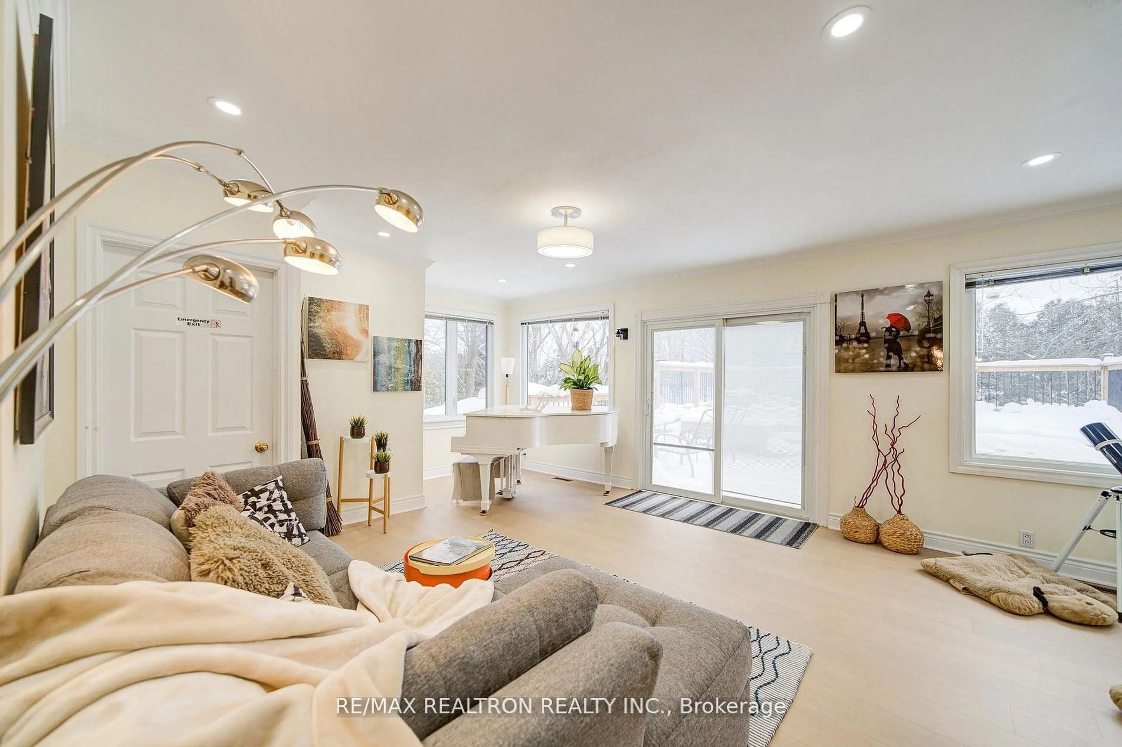 Living room with furniture, unknown for 357 Baldwin Rd, Georgina Ontario L0E 1A0