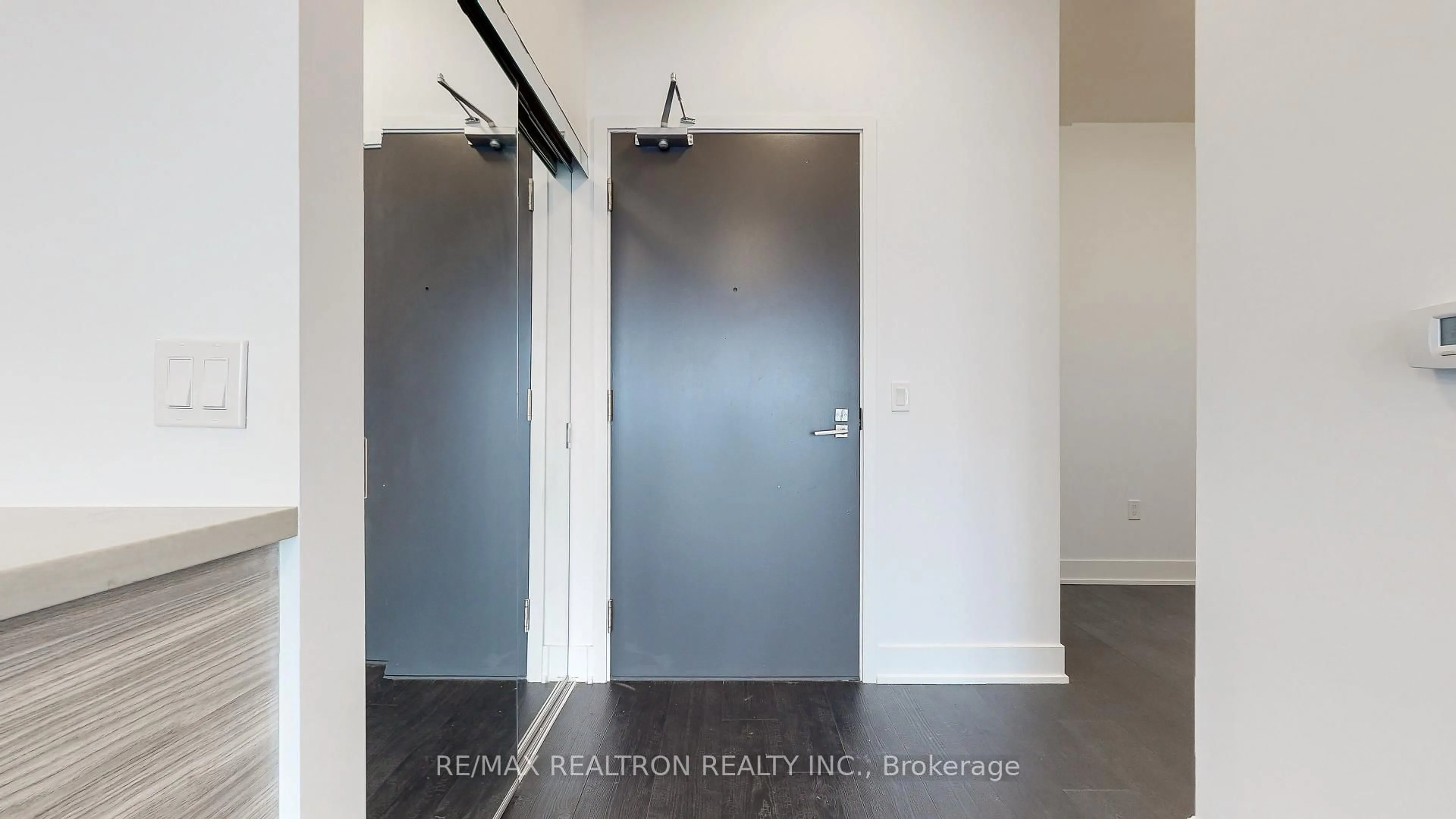 Indoor entryway for 2916 Highway 7 Rd #904, Vaughan Ontario L4K 0K6