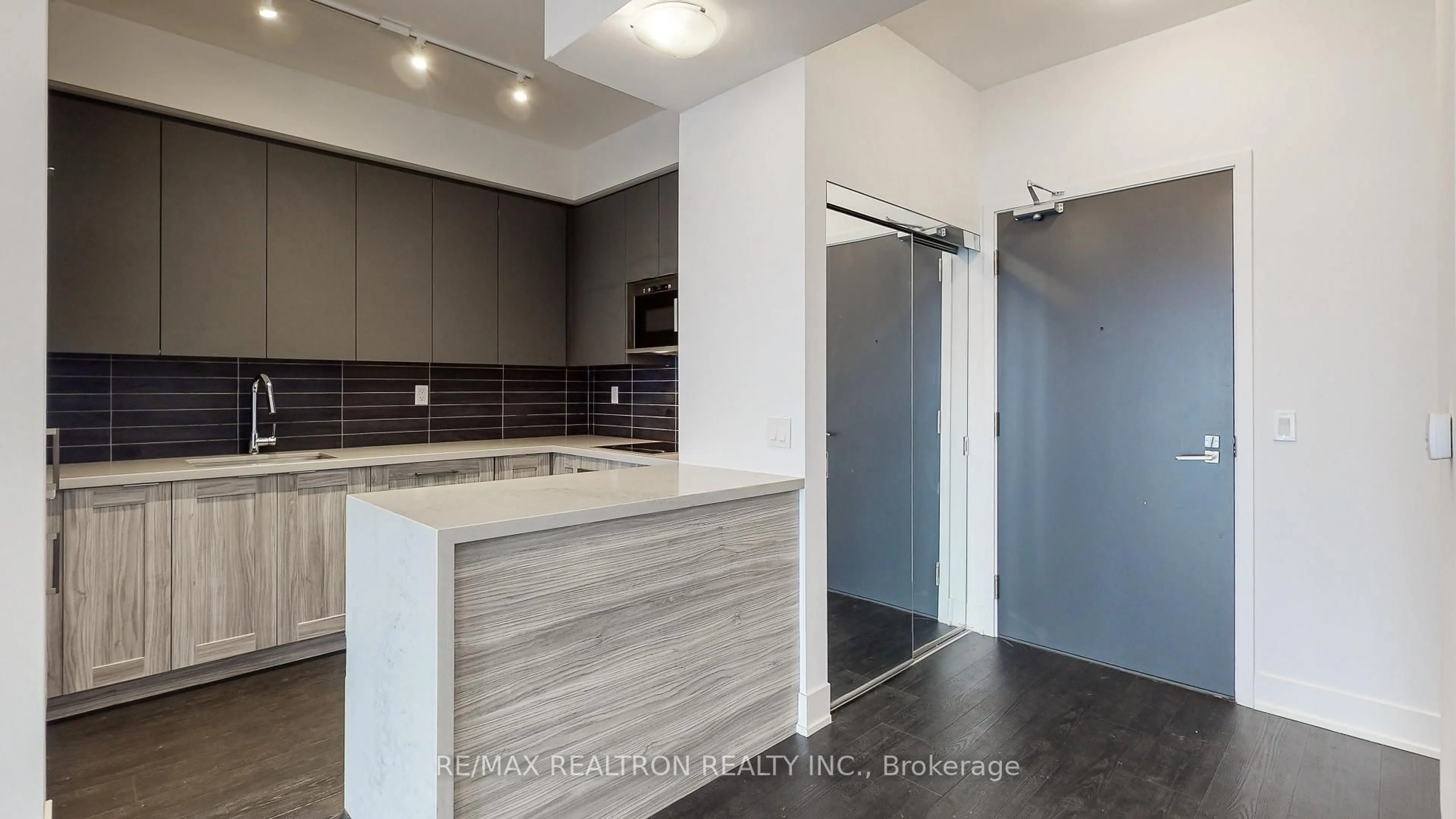 Open concept kitchen, unknown for 2916 Highway 7 Rd #904, Vaughan Ontario L4K 0K6