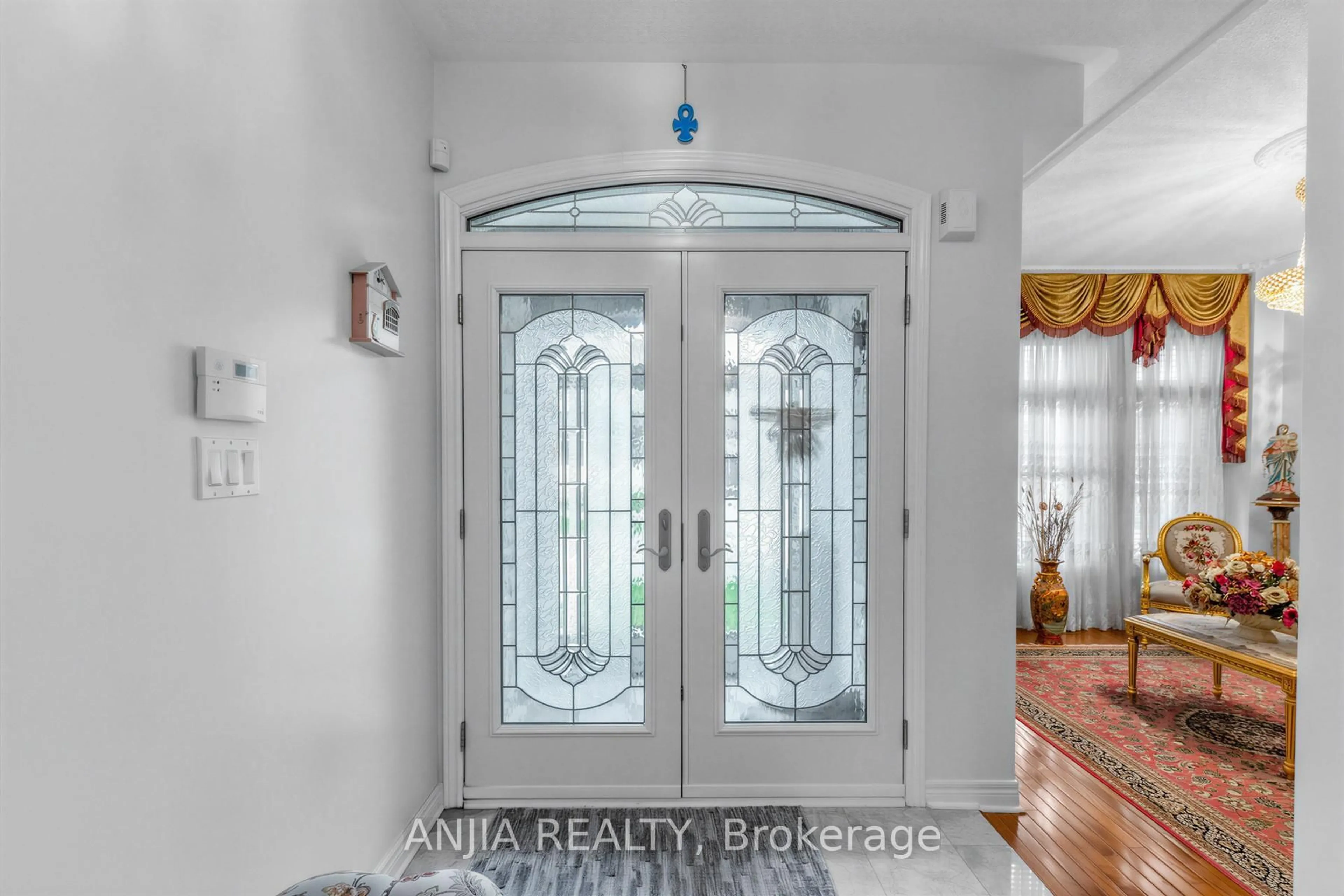 Indoor entryway for 54 Stoneheath Cres, Markham Ontario L6C 2K9
