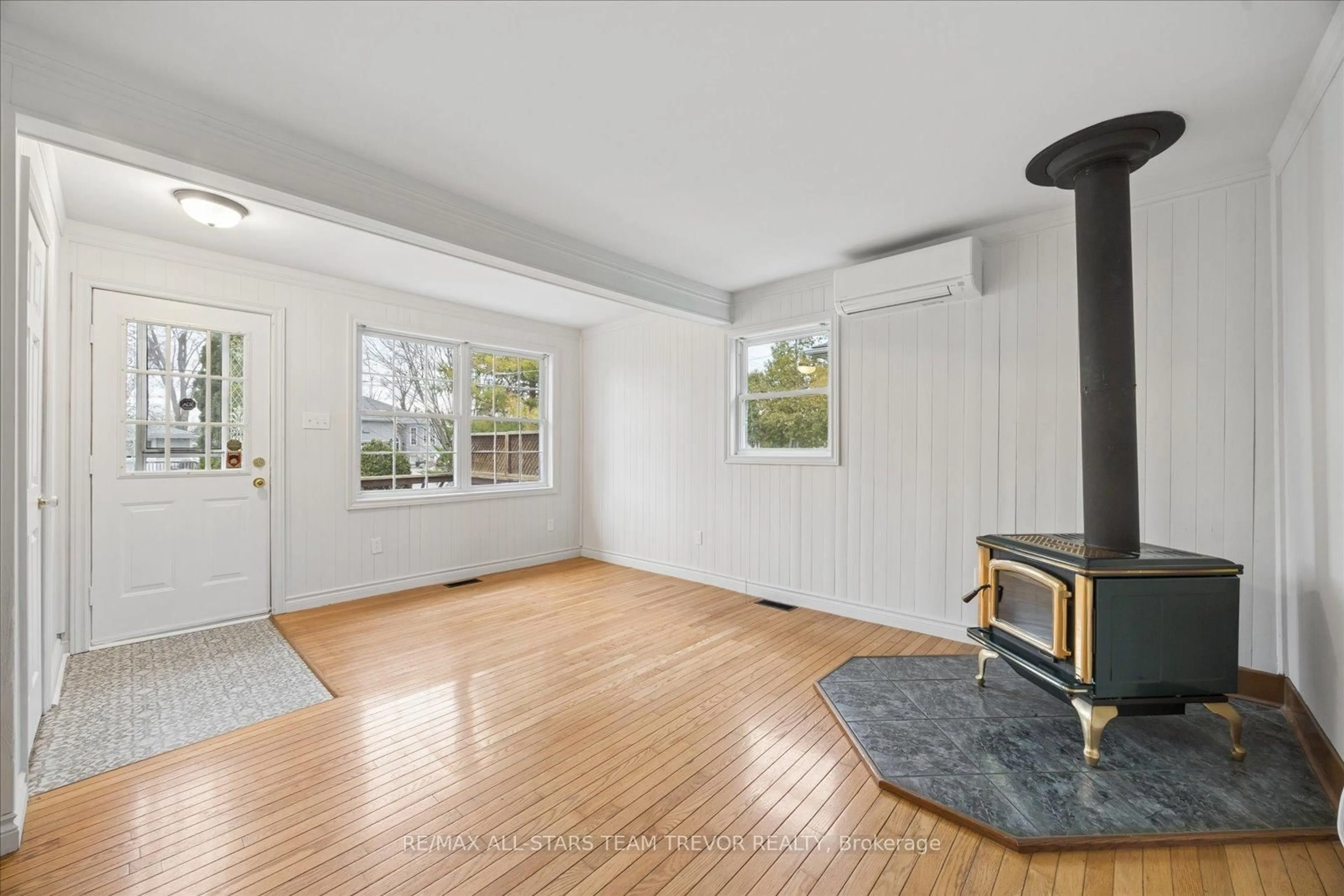 Unknown for 1007 Barton Ave, Georgina Ontario L4P 3E9