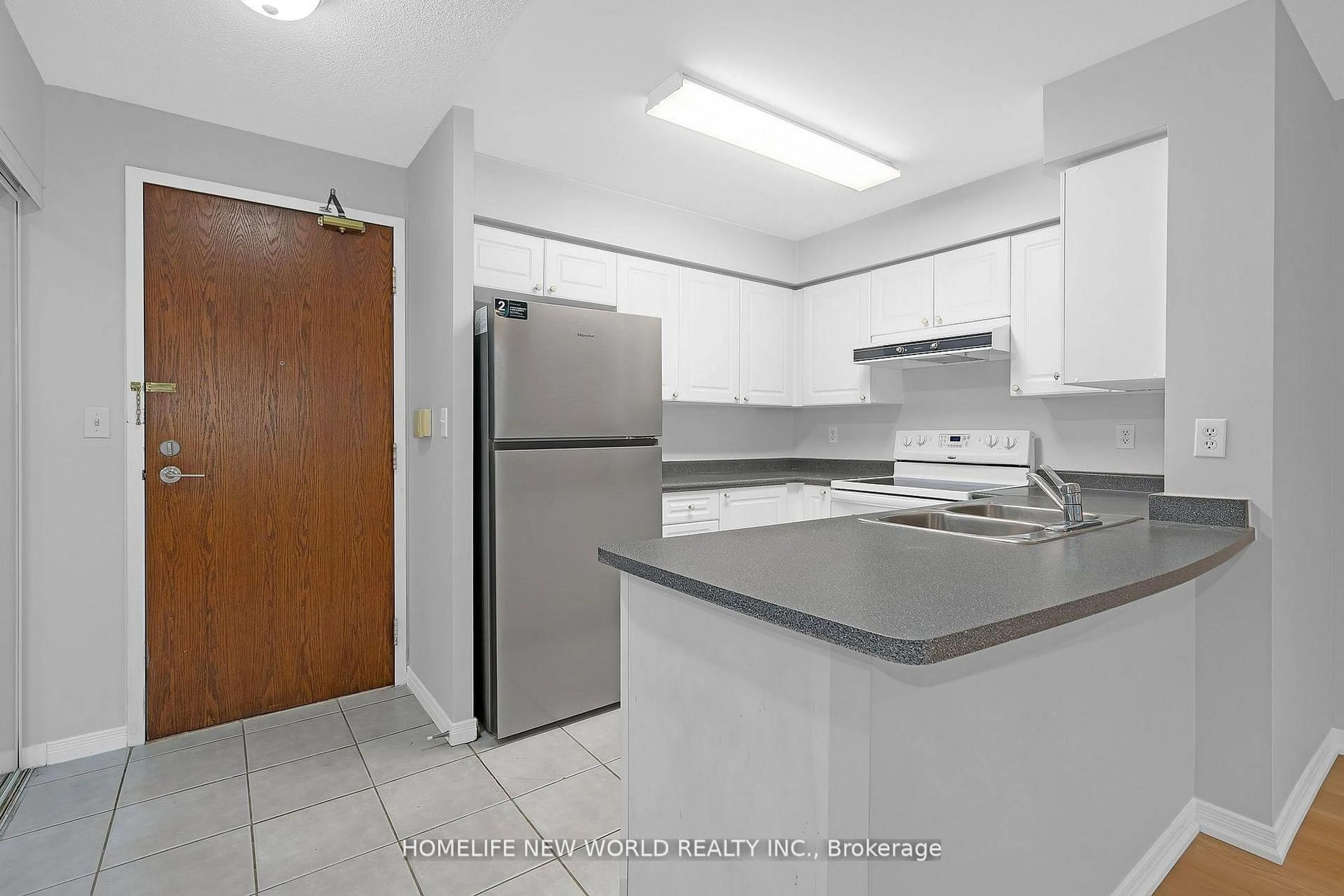 Standard kitchen, unknown for 3 Ellesmere St #105, Richmond Hill Ontario L4B 4N2