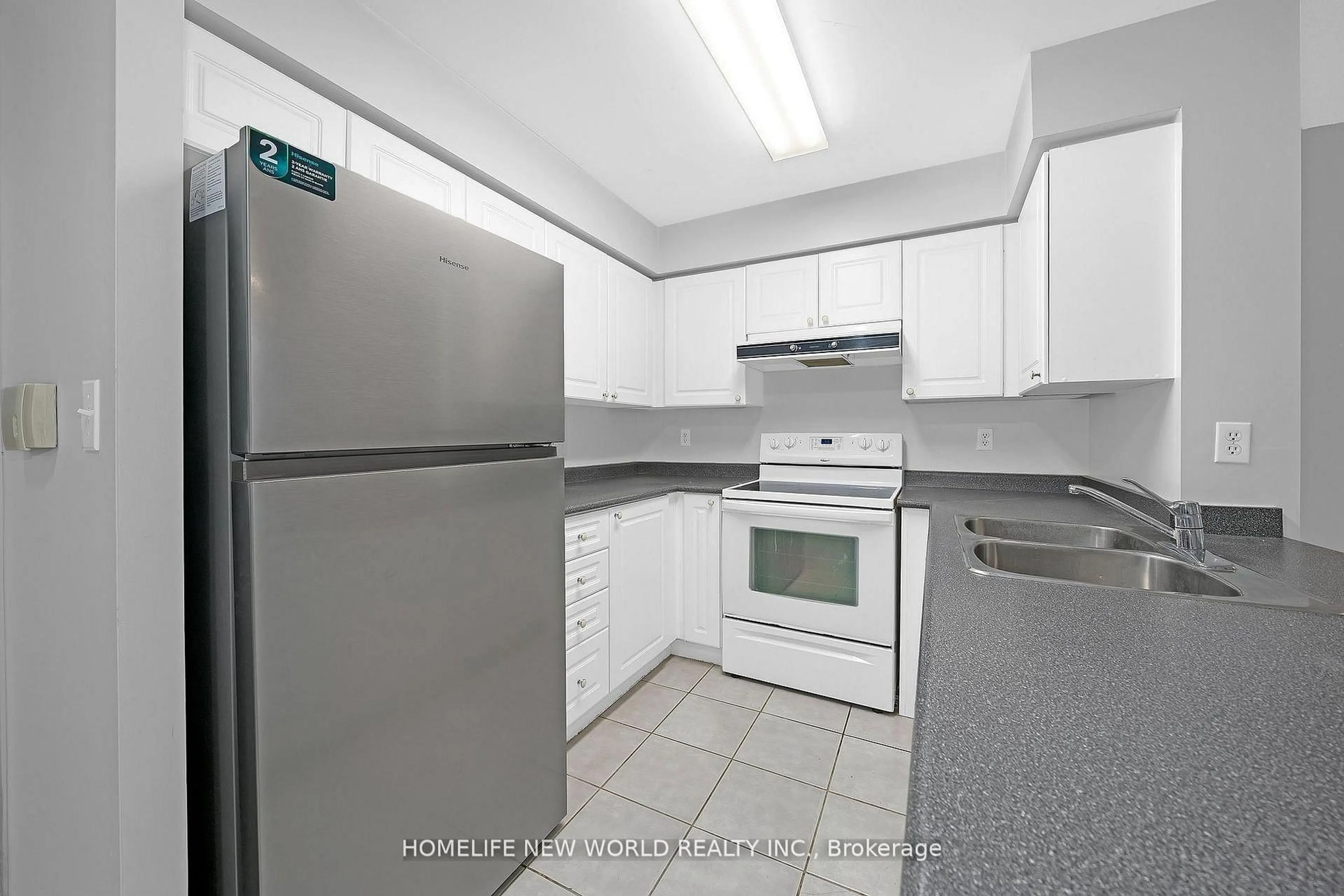 Standard kitchen, unknown for 3 Ellesmere St #105, Richmond Hill Ontario L4B 4N2