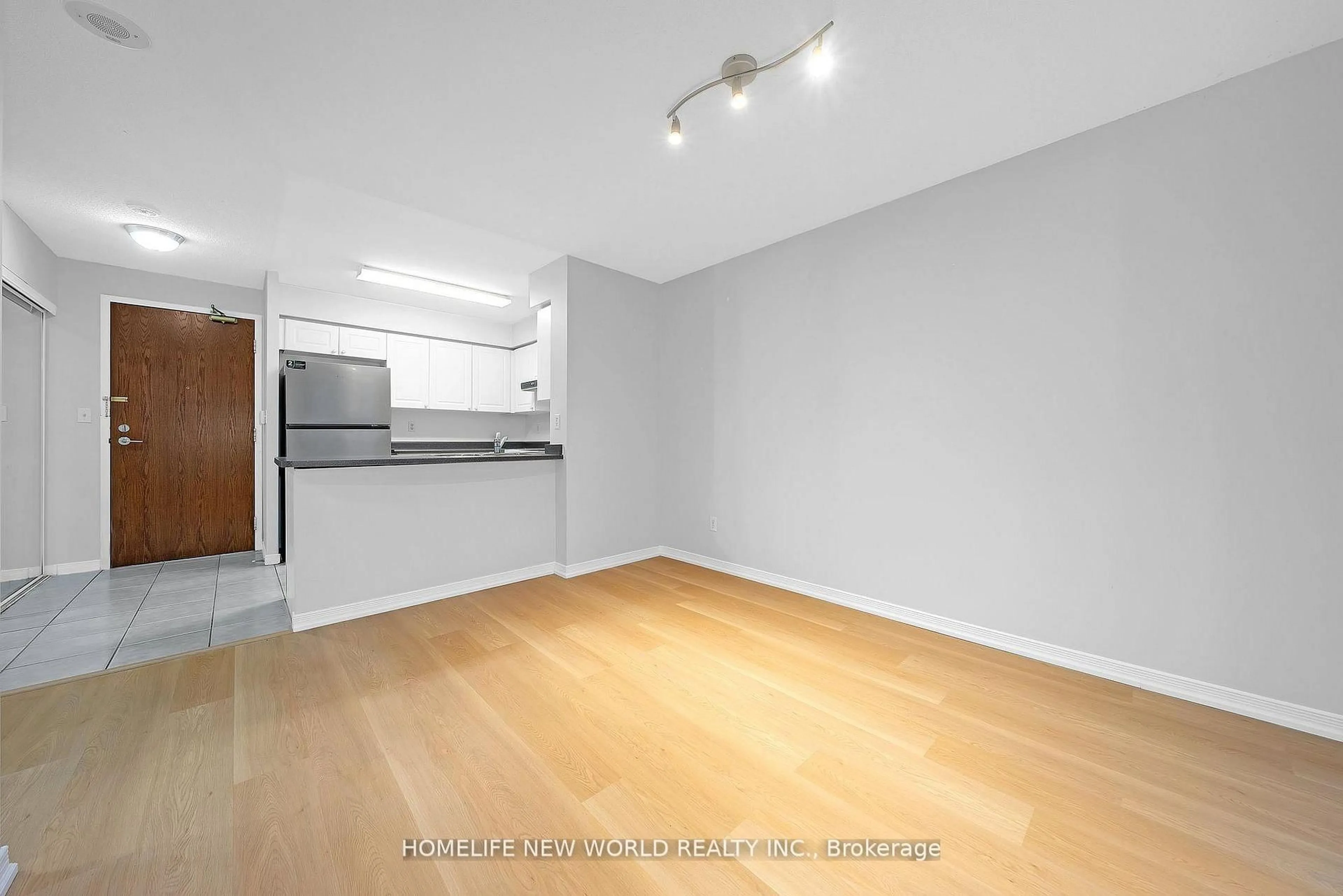 Unknown for 3 Ellesmere St #105, Richmond Hill Ontario L4B 4N2