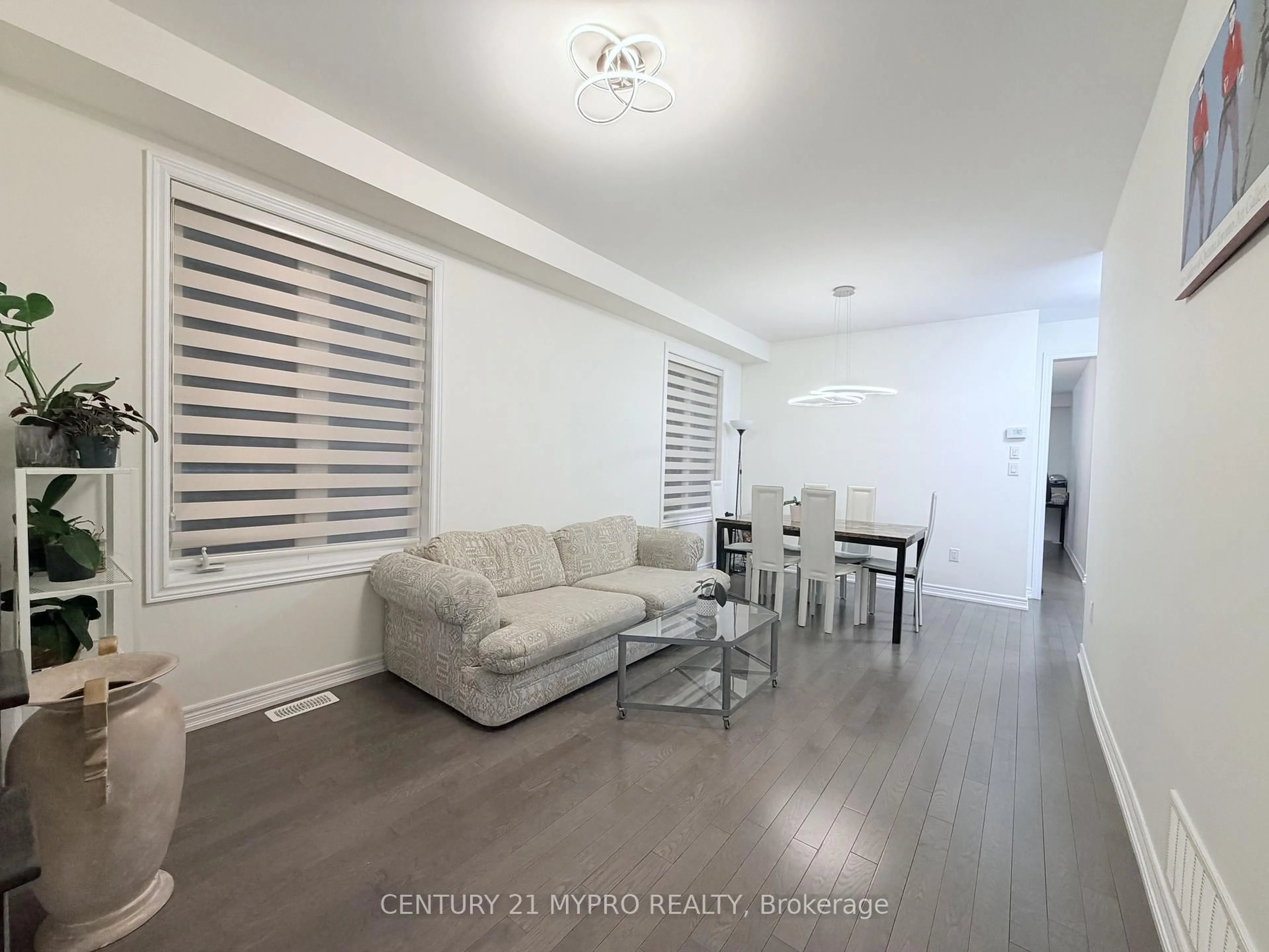 Living room with furniture, unknown for 77 McCague Ave, Richmond Hill Ontario L4S 0J4