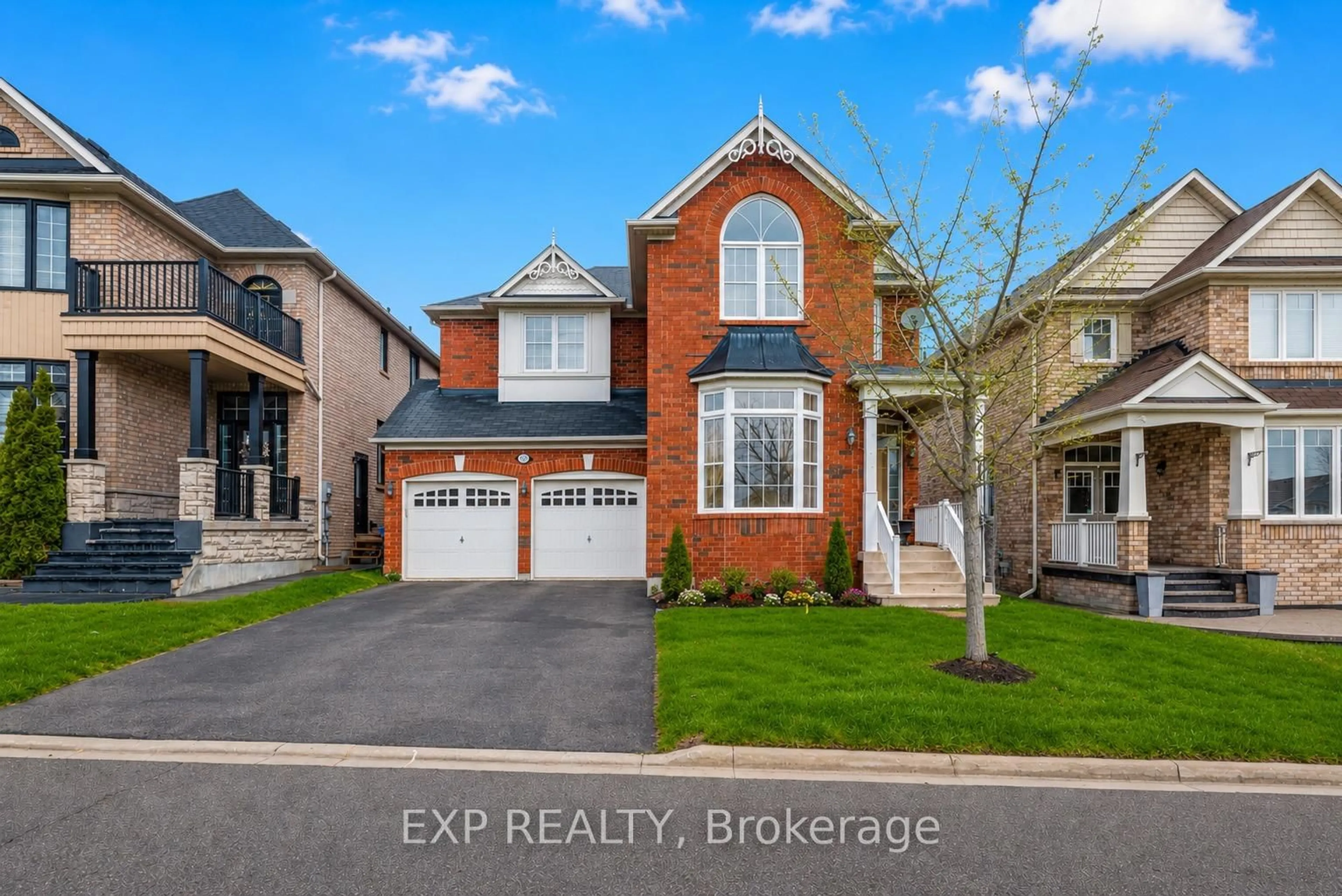 Home with brick exterior material, street for 323 Cheryl Mews Blvd, Newmarket Ontario L3X 3J6