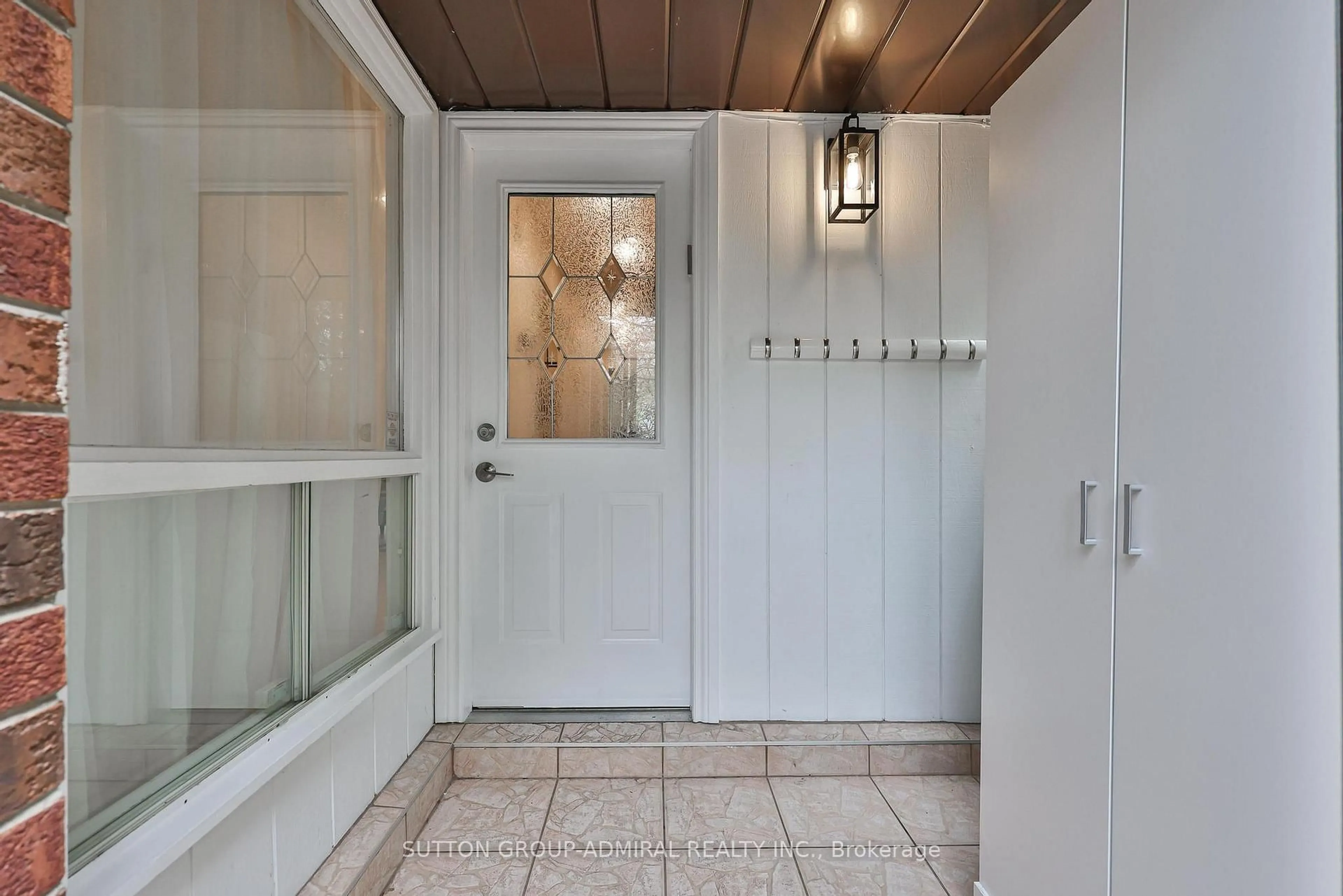 Indoor entryway for 122 Rejane Cres, Vaughan Ontario L4J 5A8