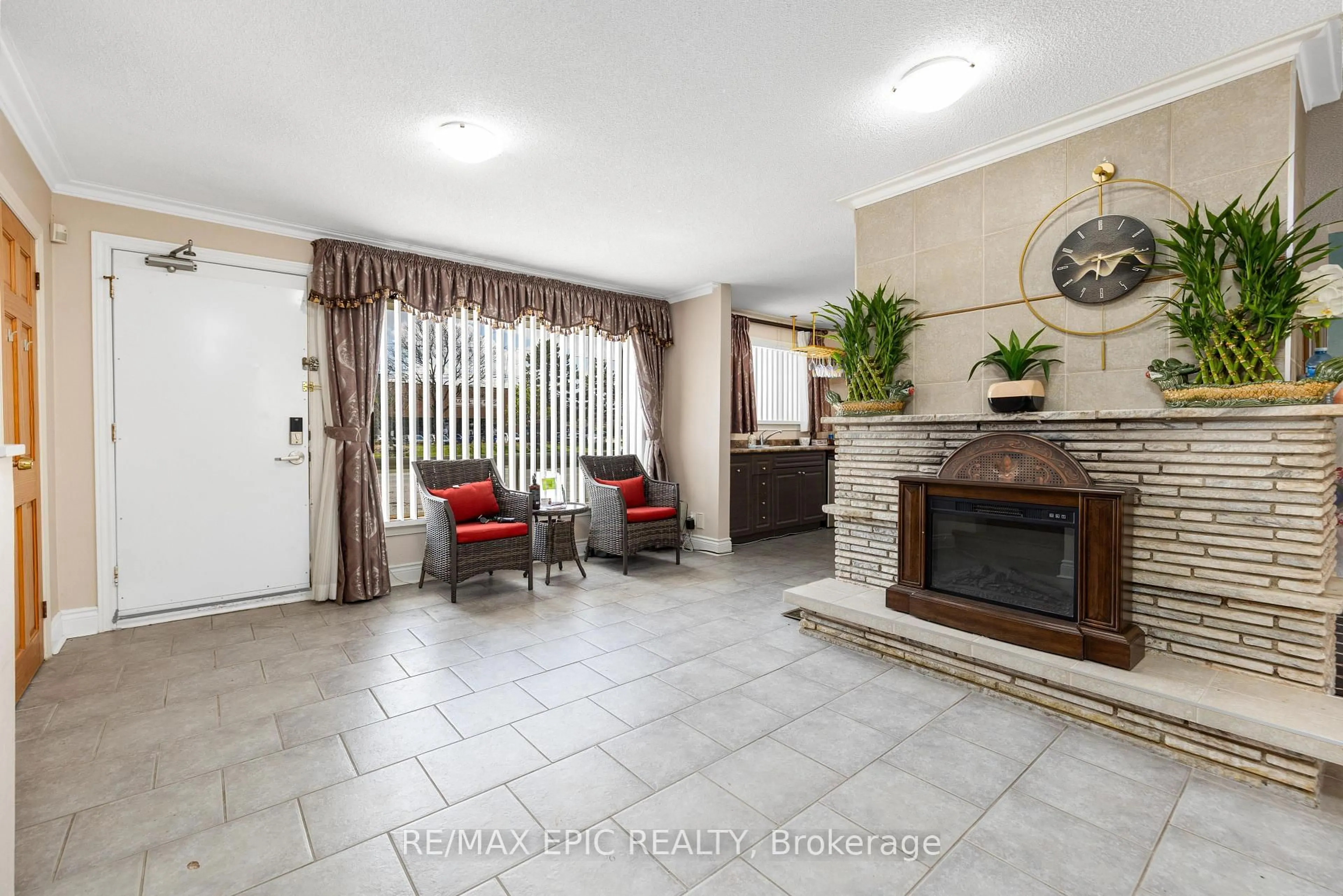 Unknown for 4812 Highway 7, Markham Ontario L3R 1M8