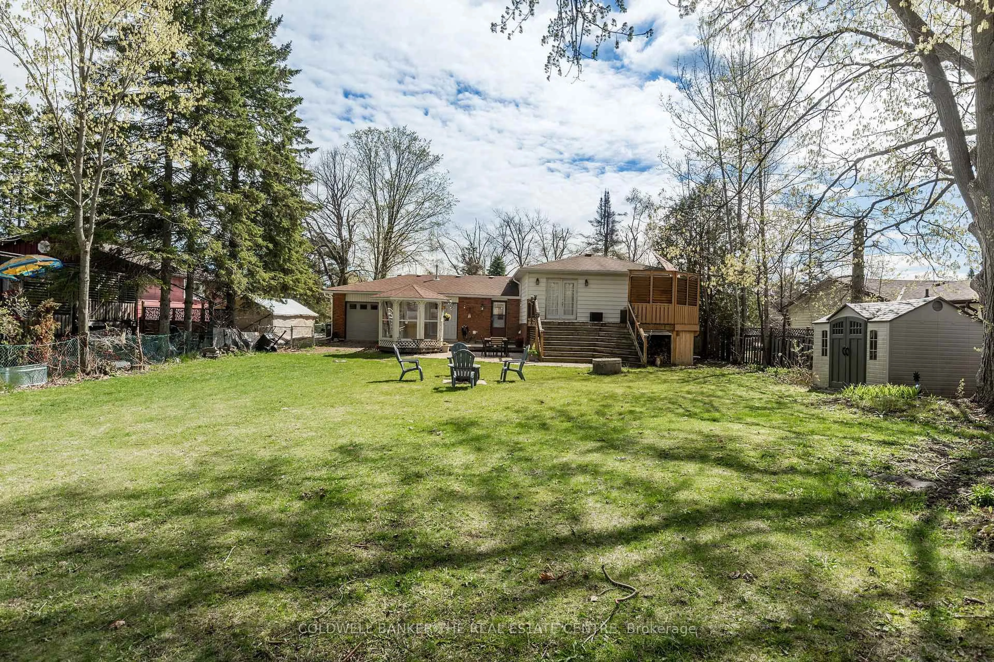 A pic from outside/outdoor area/front of a property/back of a property/a pic from drone, unknown for 2218 Mildred Ave, Innisfil Ontario L9S 2B9