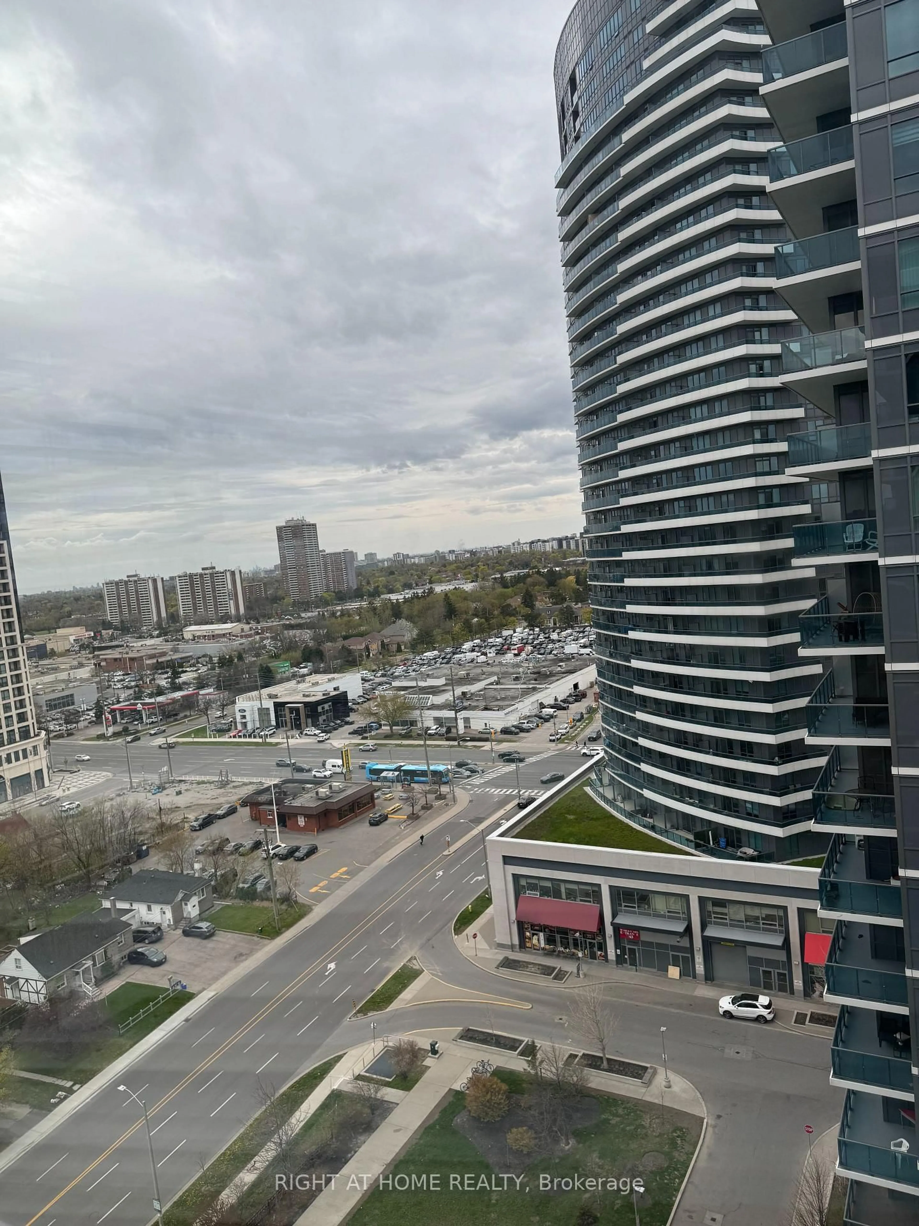 Unknown for 7167 YONGE St #PH1-106, Markham Ontario L3T 0E1