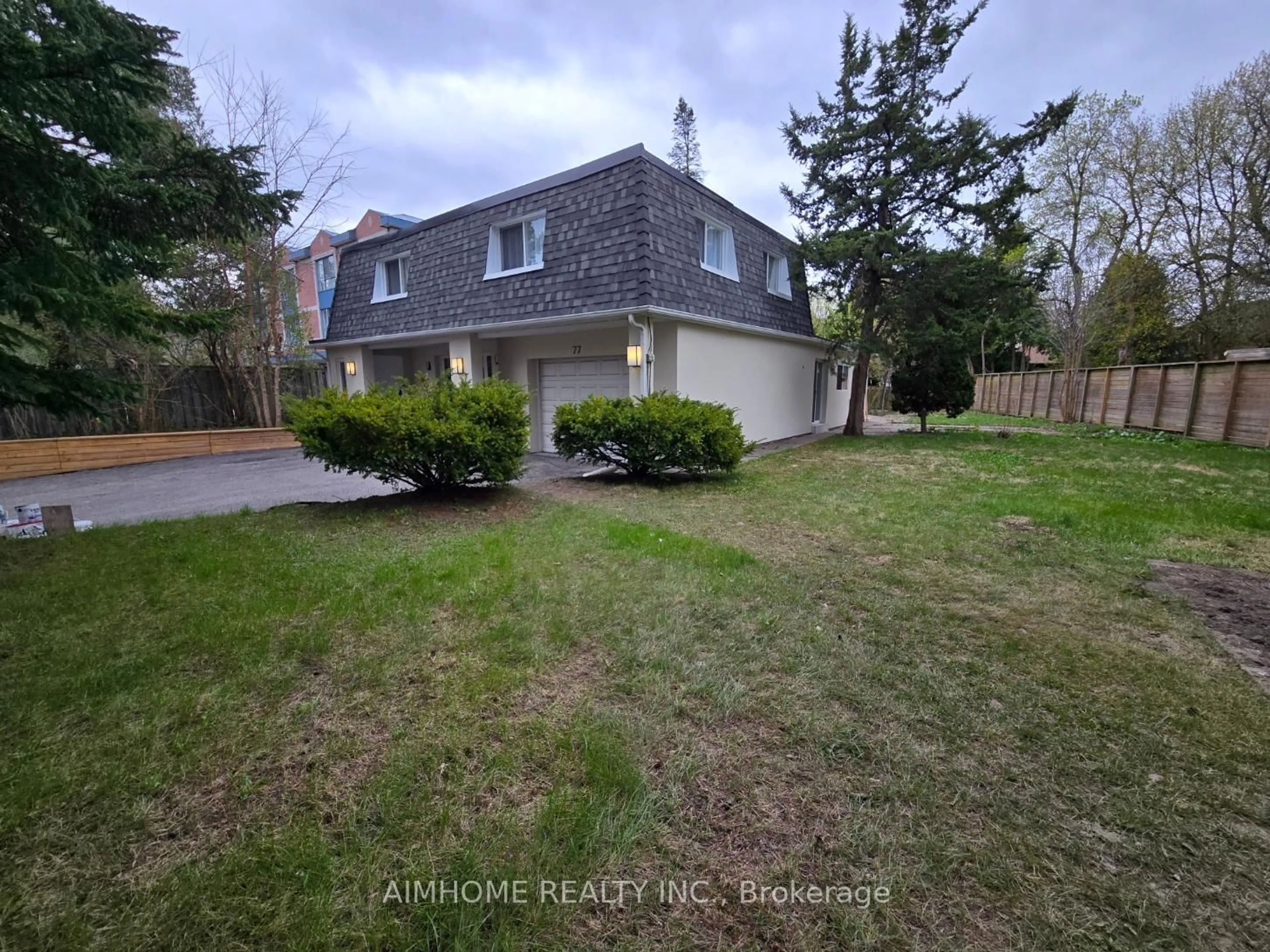 A pic from outside/outdoor area/front of a property/back of a property/a pic from drone, street for 77 Sunset Beach Rd, Richmond Hill Ontario L4E 3G7