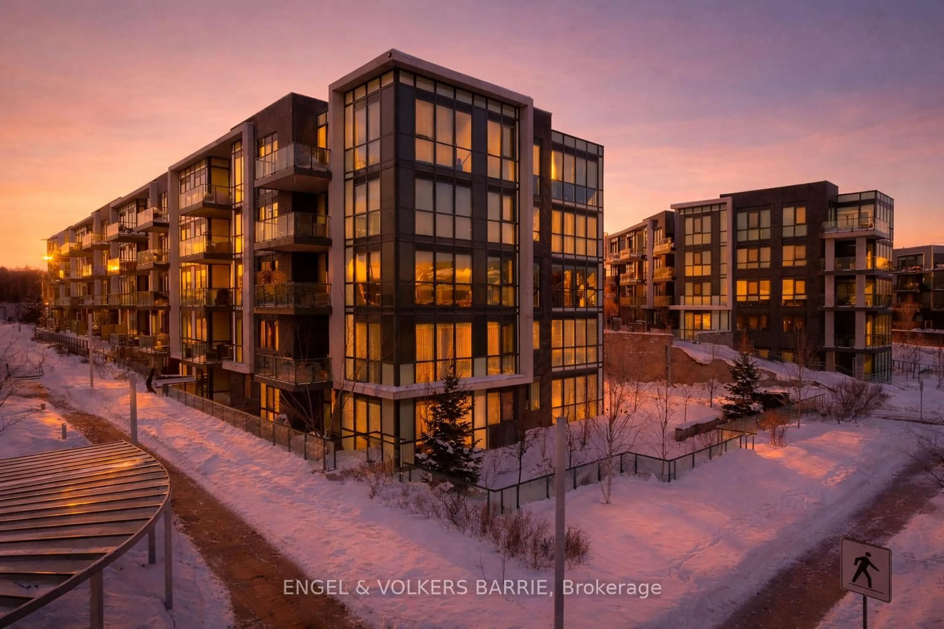 A pic from outside/outdoor area/front of a property/back of a property/a pic from drone, unknown for 375 Sea Ray Ave #132, Innisfil Ontario L9S 2P7