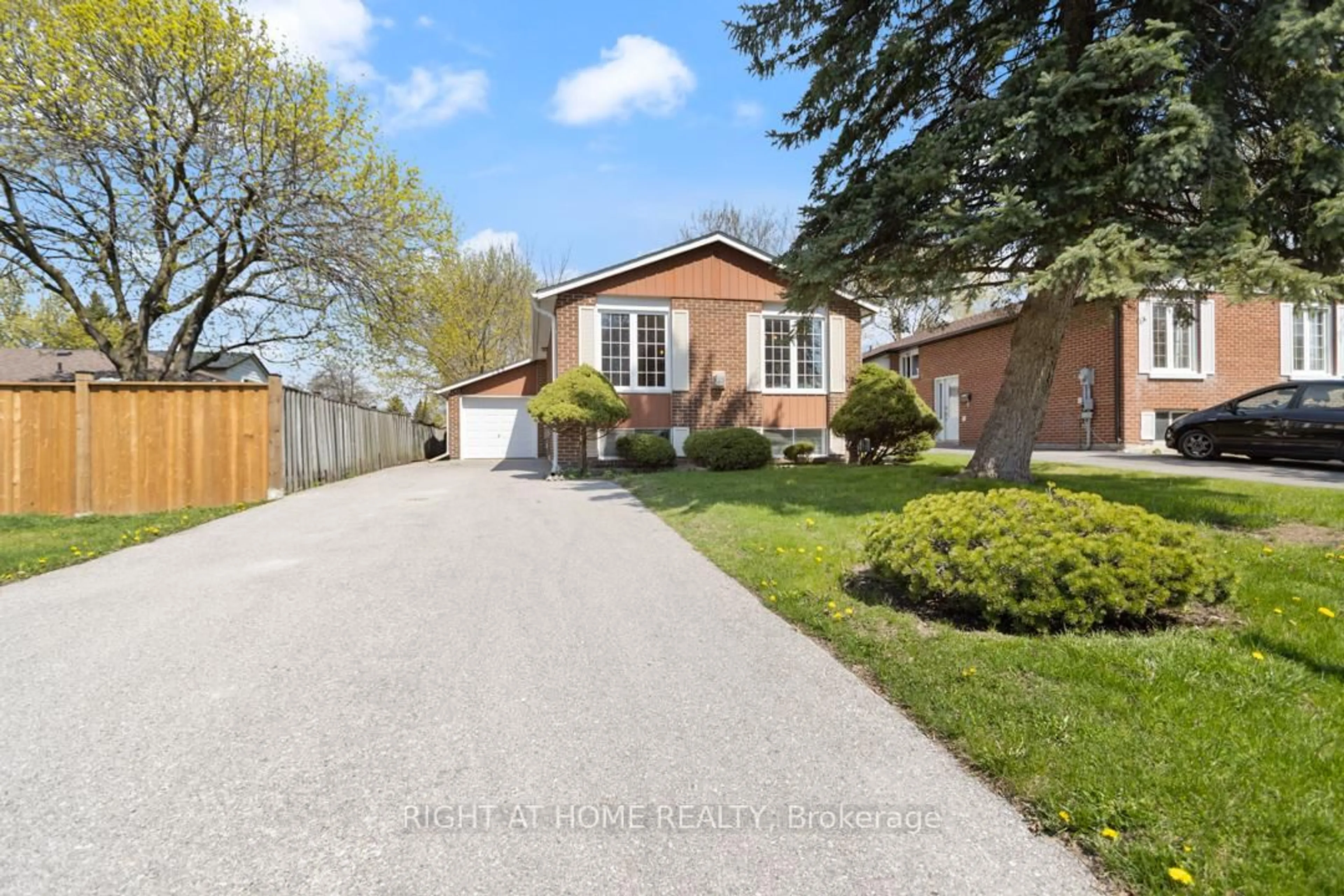 Home with brick exterior material, street for 169 William Roe Blvd, Newmarket Ontario L3Y 1B4