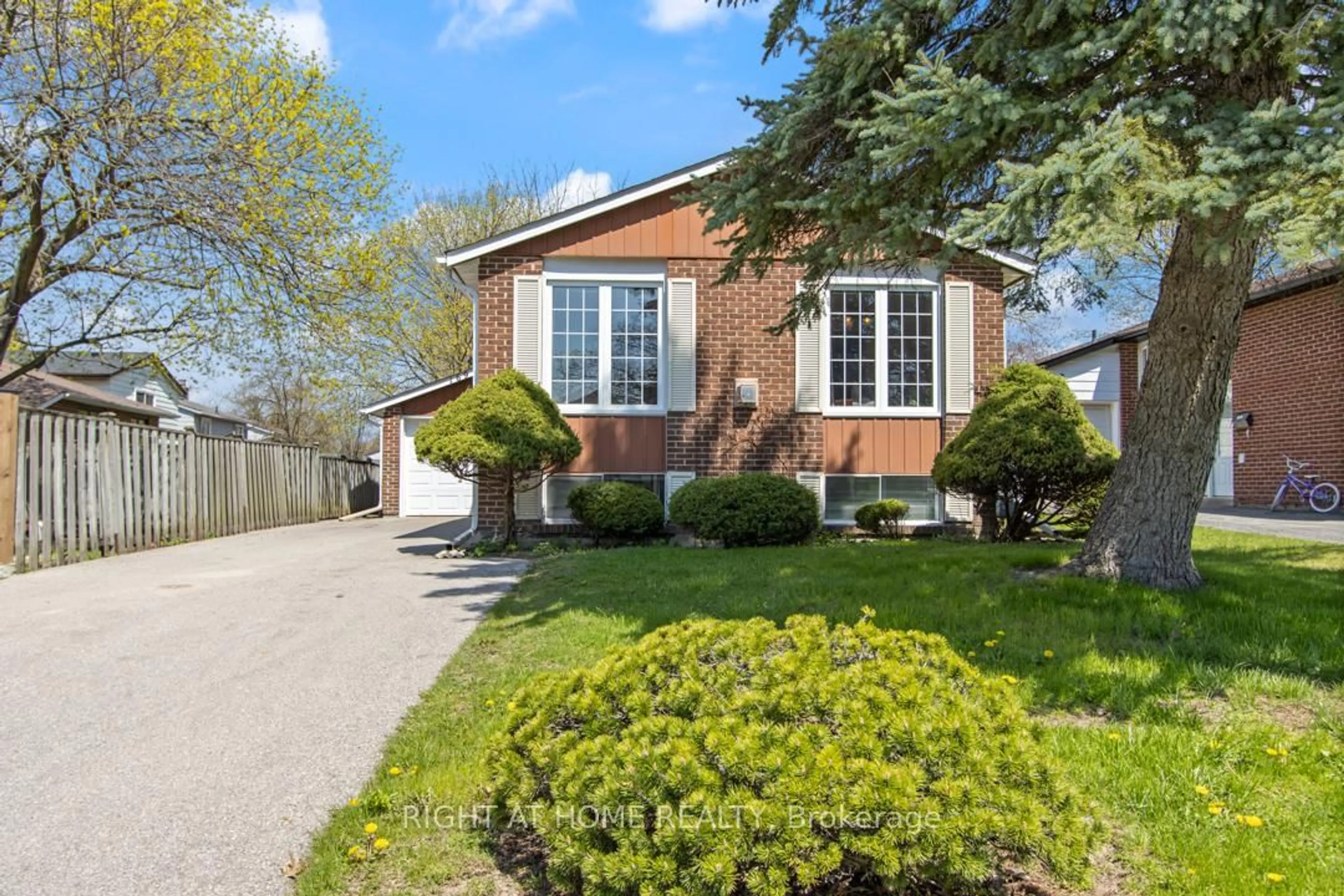 Home with brick exterior material, street for 169 William Roe Blvd, Newmarket Ontario L3Y 1B4