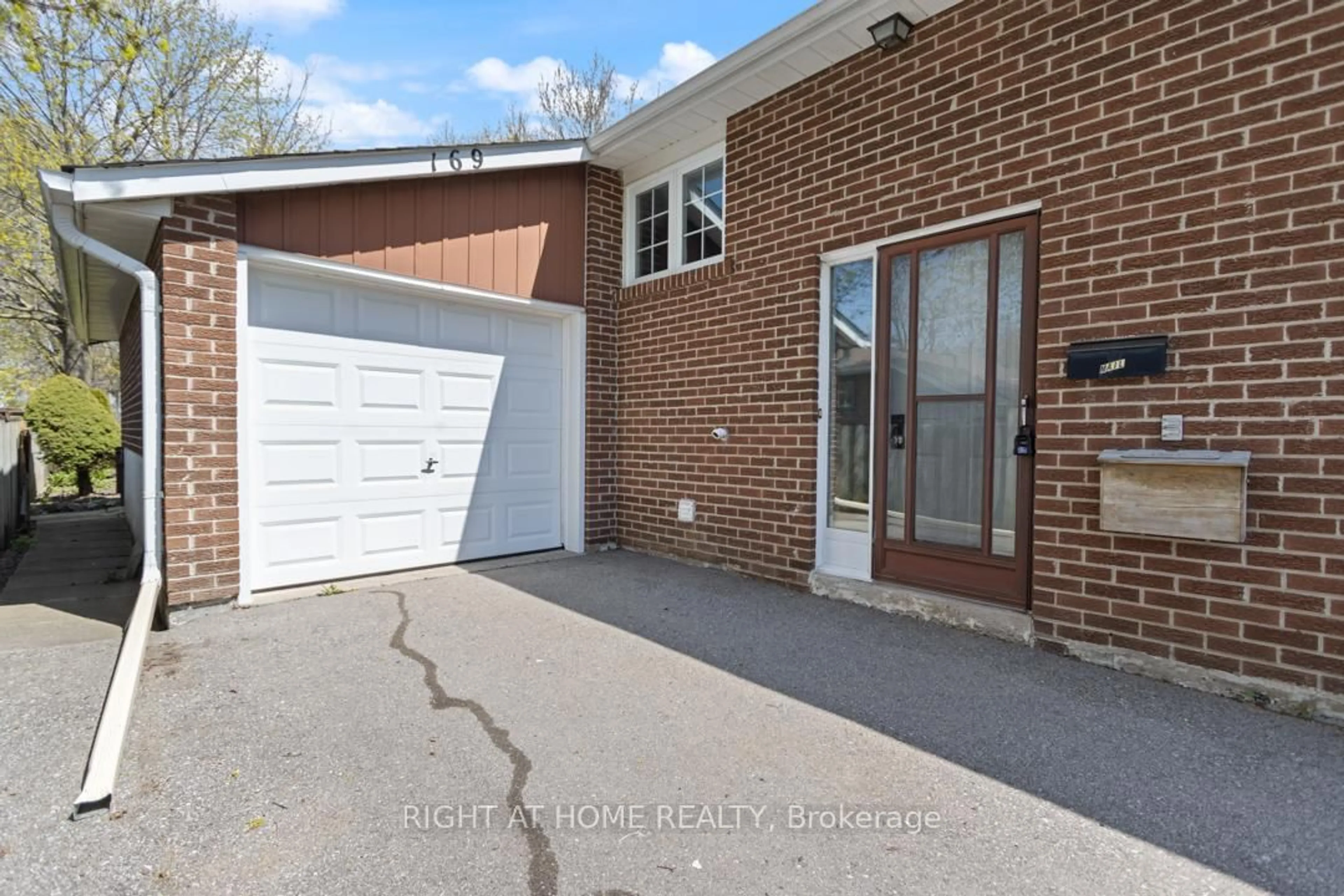 Unknown for 169 William Roe Blvd, Newmarket Ontario L3Y 1B4