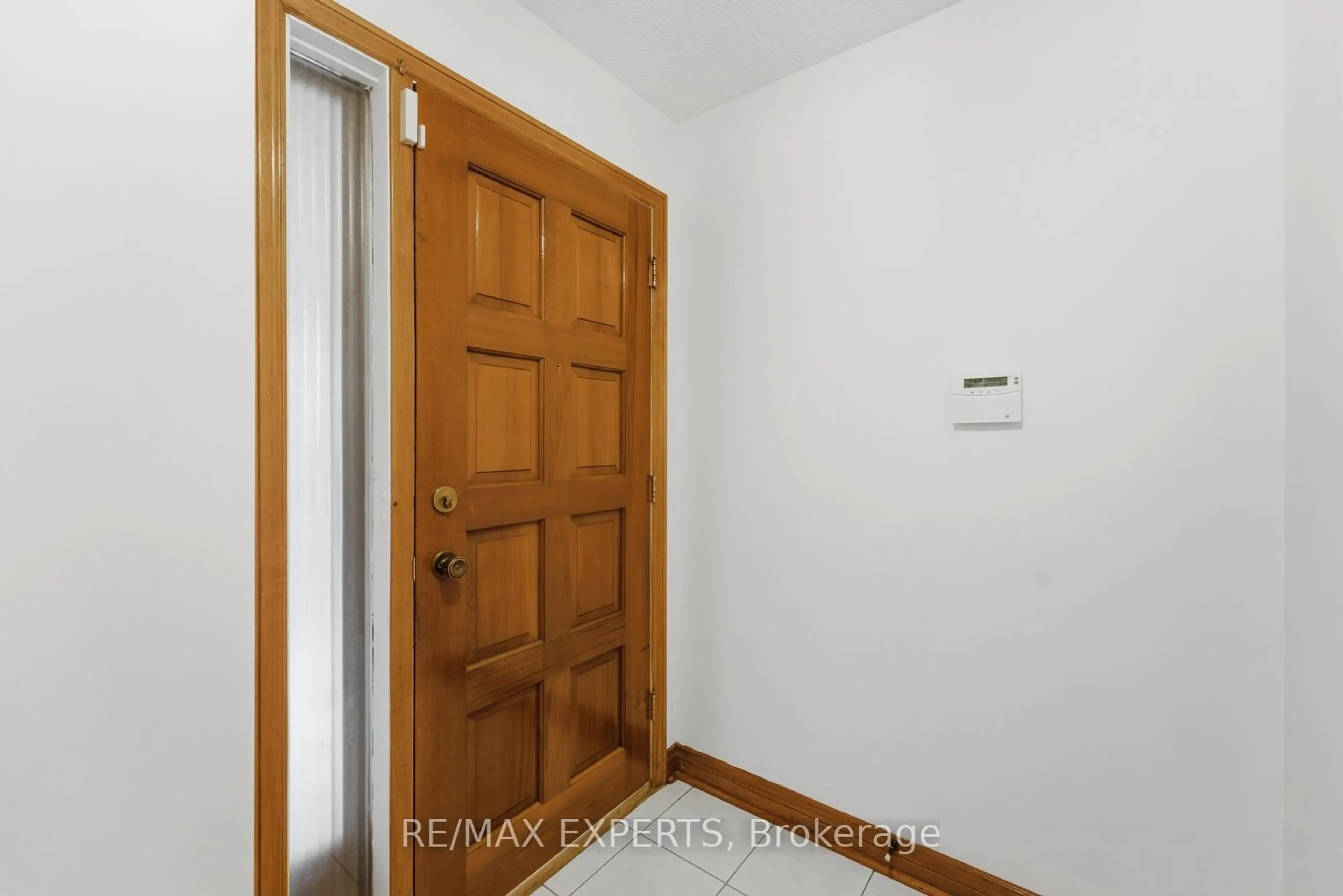 Indoor entryway for 128 Kaiser Dr, Vaughan Ontario L4L 3V4
