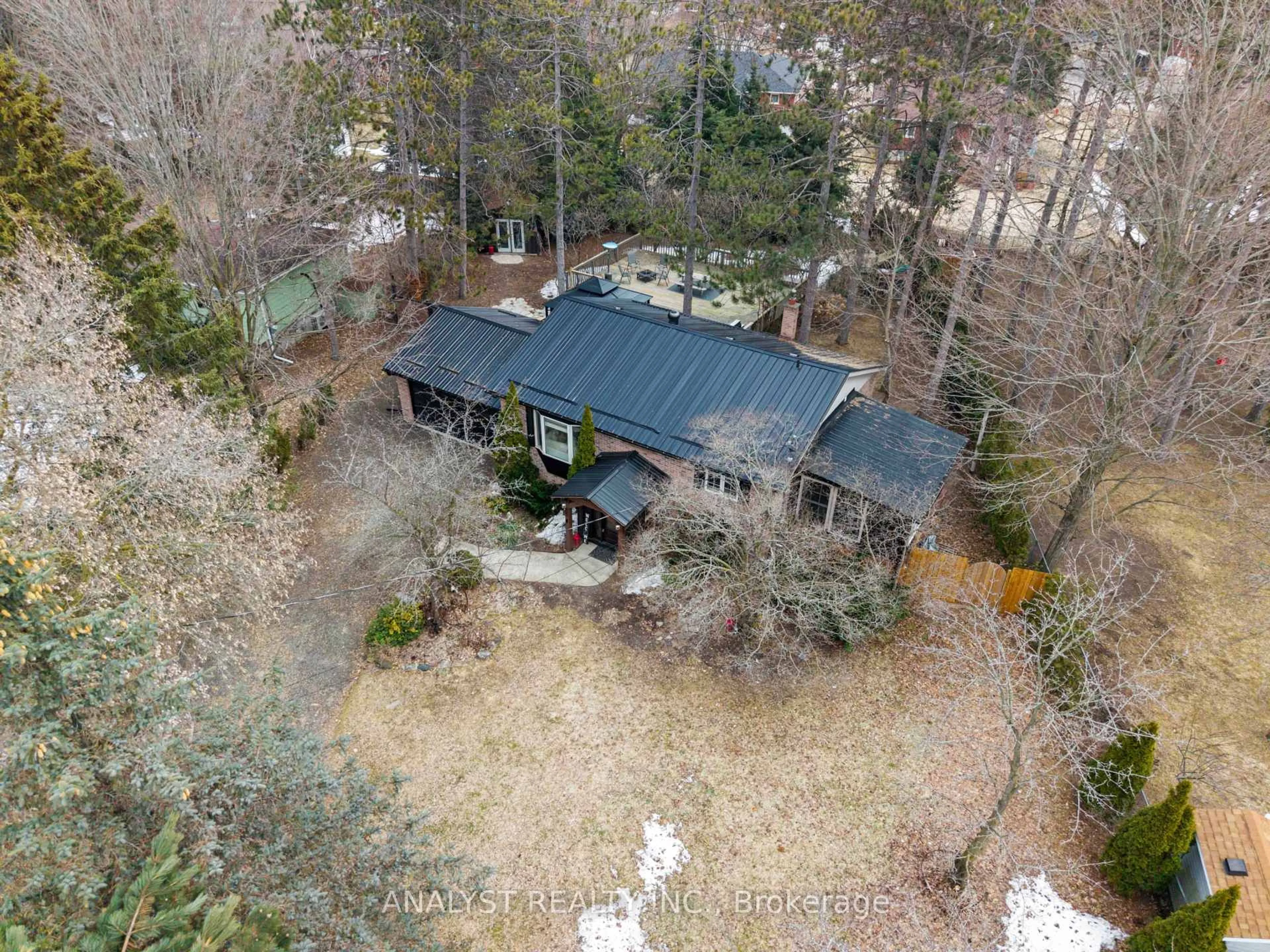 A pic from outside/outdoor area/front of a property/back of a property/a pic from drone, unknown for 19 Pine Park Blvd, Adjala-Tosorontio Ontario L0M 1J0