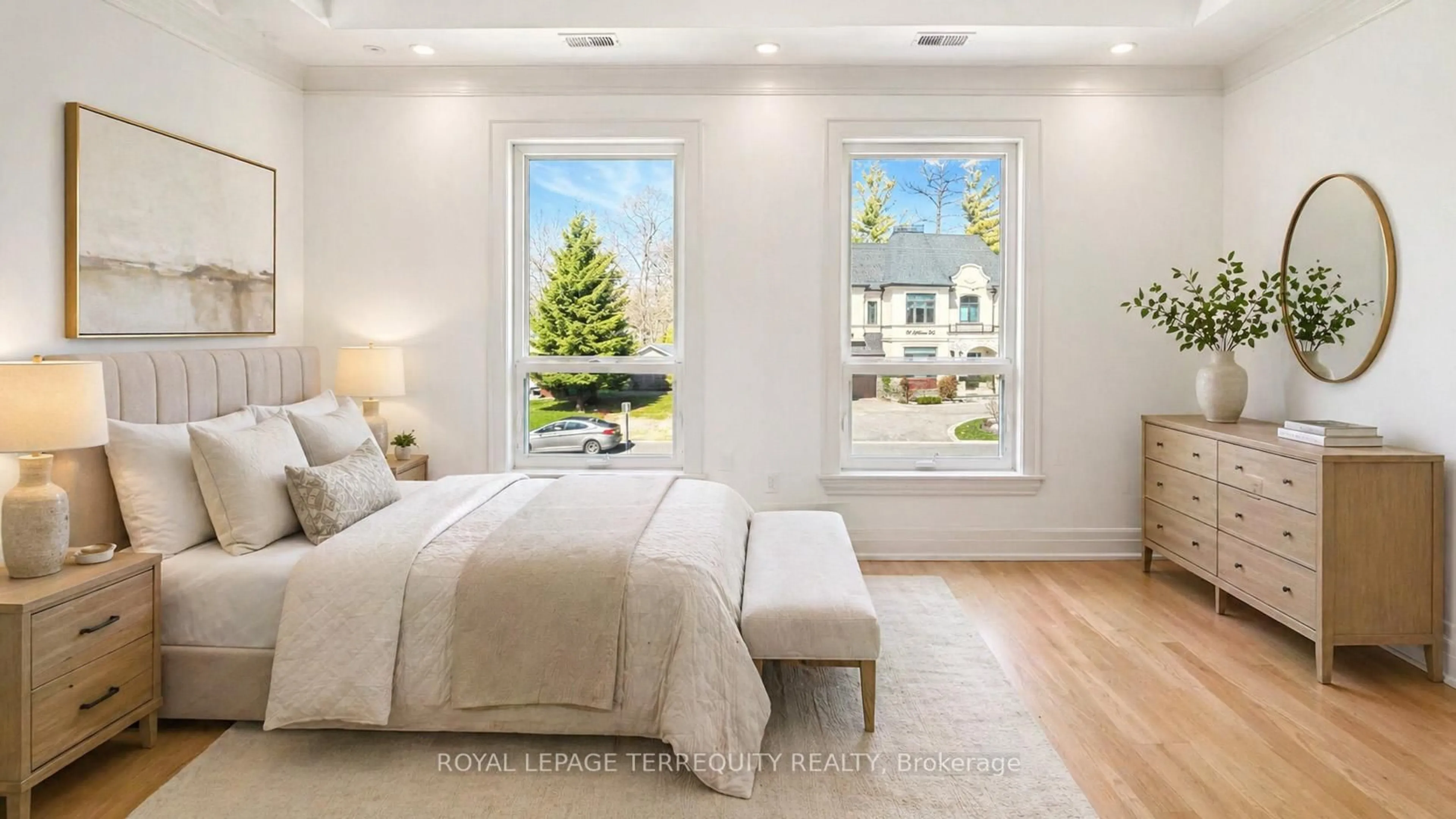Bedroom with bed, unknown for 45 Seaton Dr, Aurora Ontario L4G 2K2