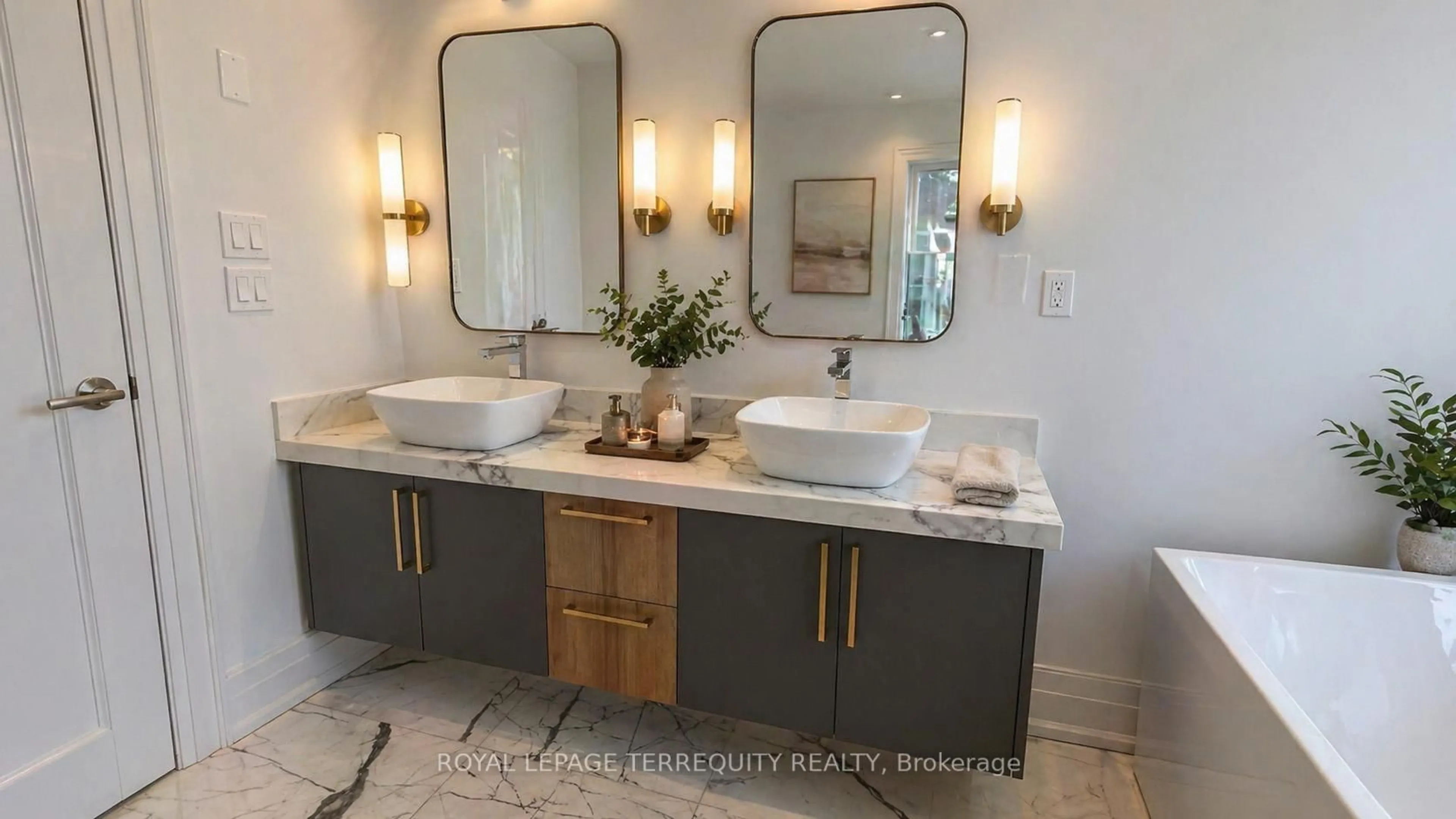 Contemporary bathroom, ceramic/tile floor for 45 Seaton Dr, Aurora Ontario L4G 2K2
