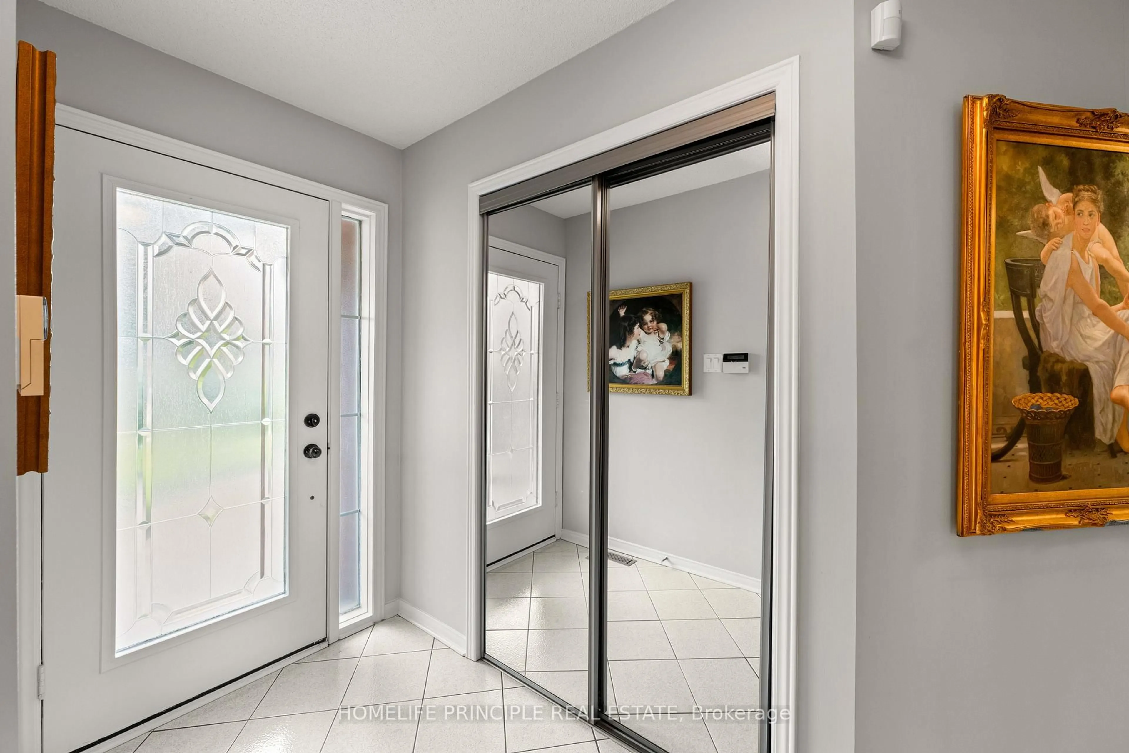 Indoor entryway for 195 View North Crt, Vaughan Ontario L4L 8S3