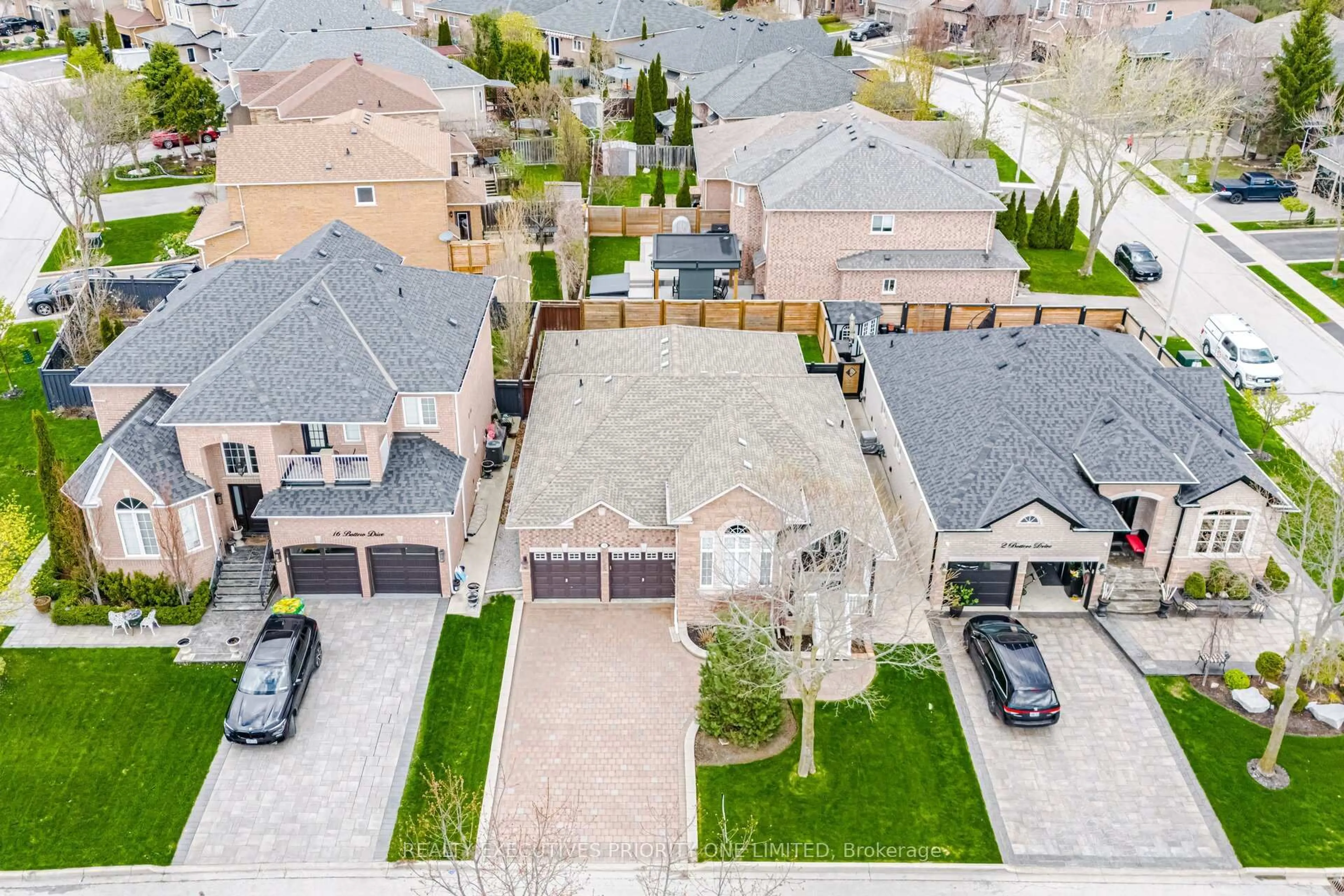 A pic from outside/outdoor area/front of a property/back of a property/a pic from drone, street for 10 Bottero Dr, Vaughan Ontario L6A 3T8