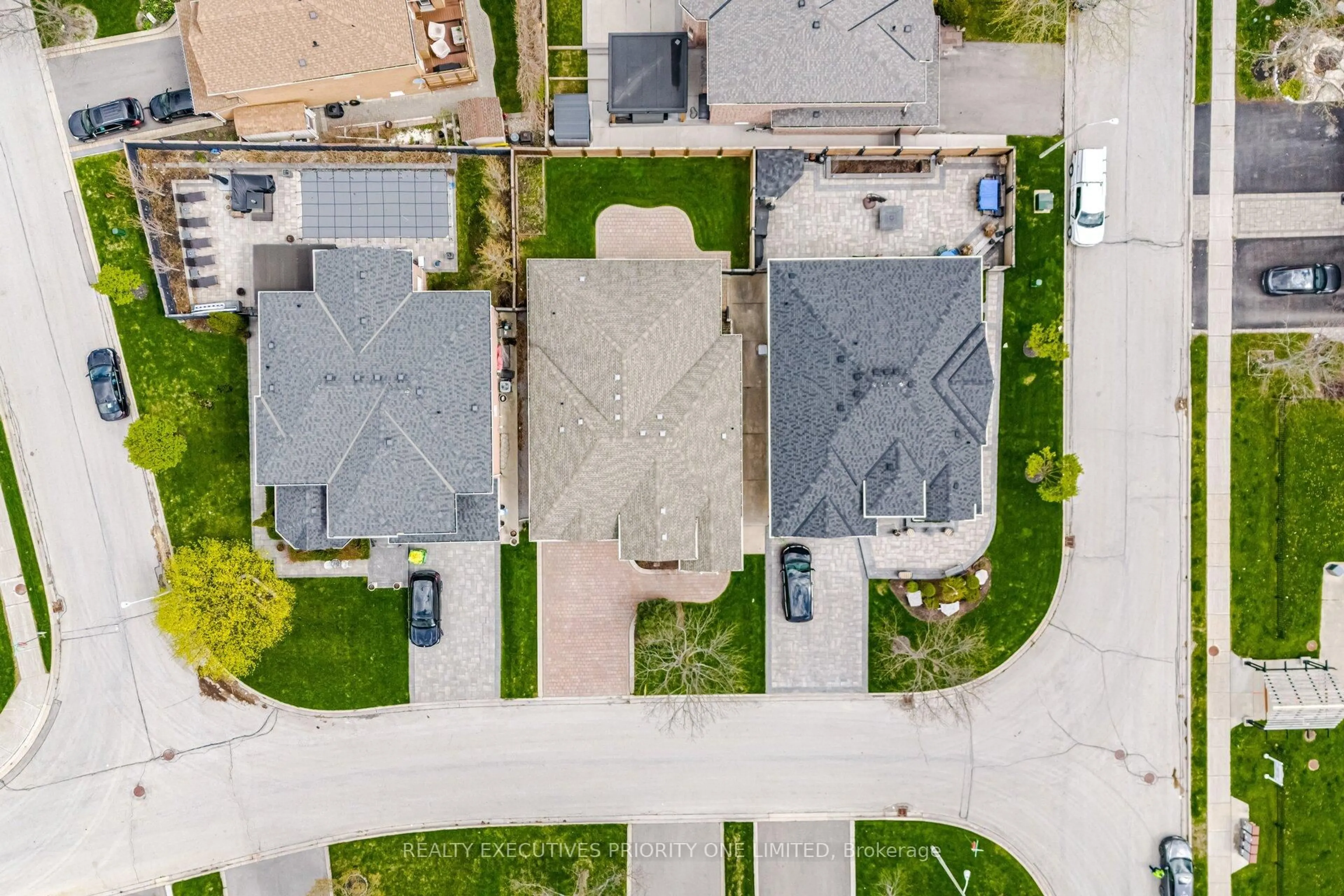 A pic from outside/outdoor area/front of a property/back of a property/a pic from drone, street for 10 Bottero Dr, Vaughan Ontario L6A 3T8