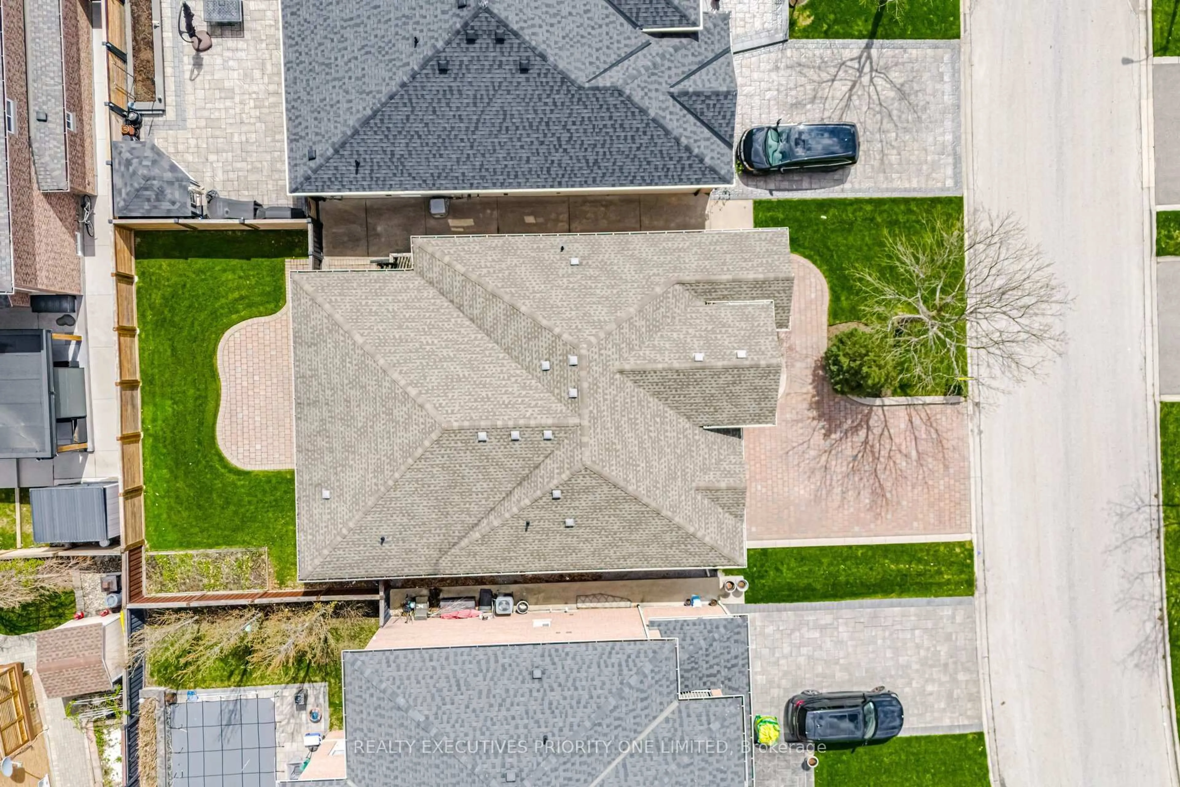 A pic from outside/outdoor area/front of a property/back of a property/a pic from drone, street for 10 Bottero Dr, Vaughan Ontario L6A 3T8