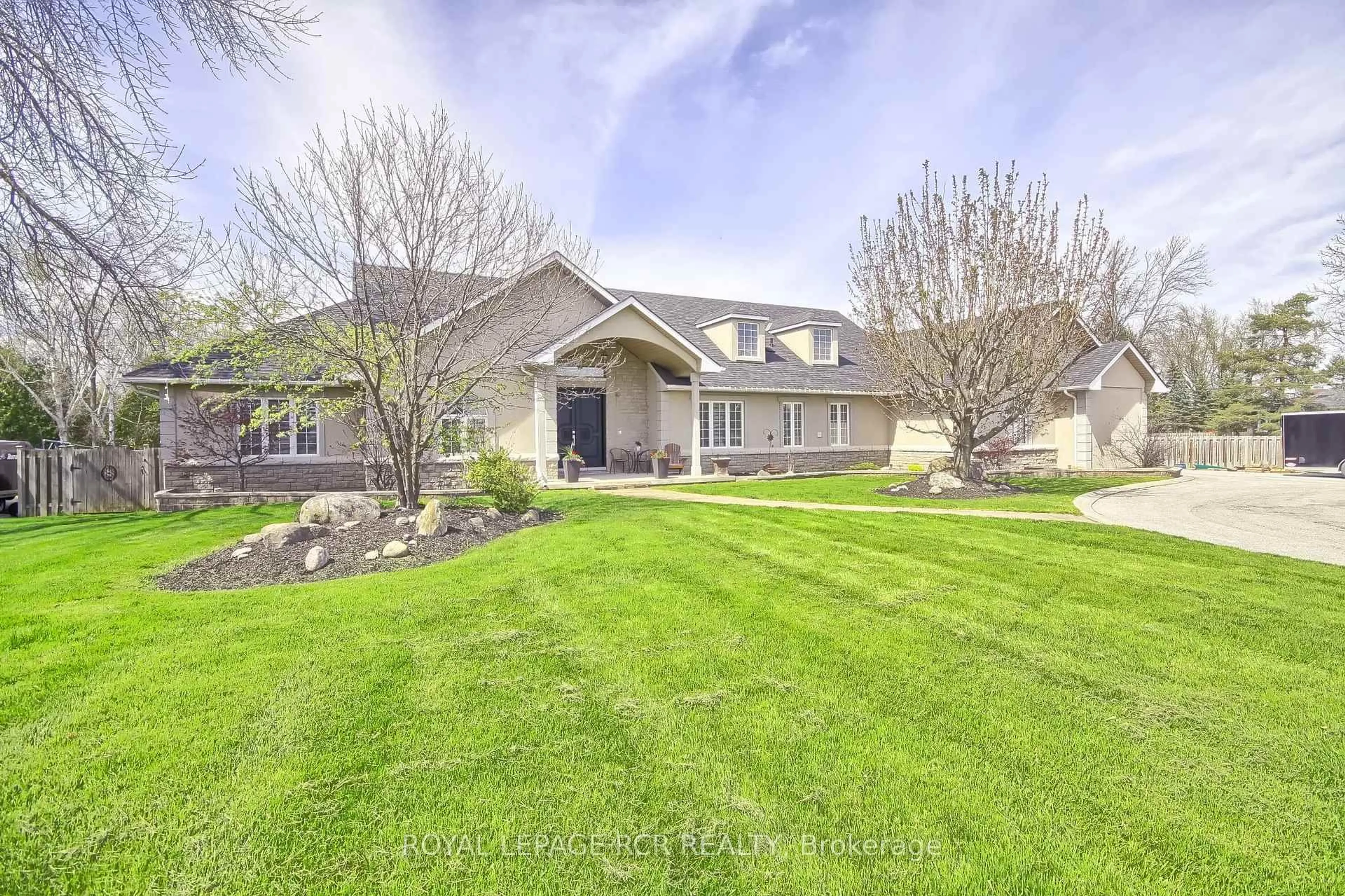 A pic from outside/outdoor area/front of a property/back of a property/a pic from drone, street for 1288 Shore Acres Dr, Innisfil Ontario L0L 1R0