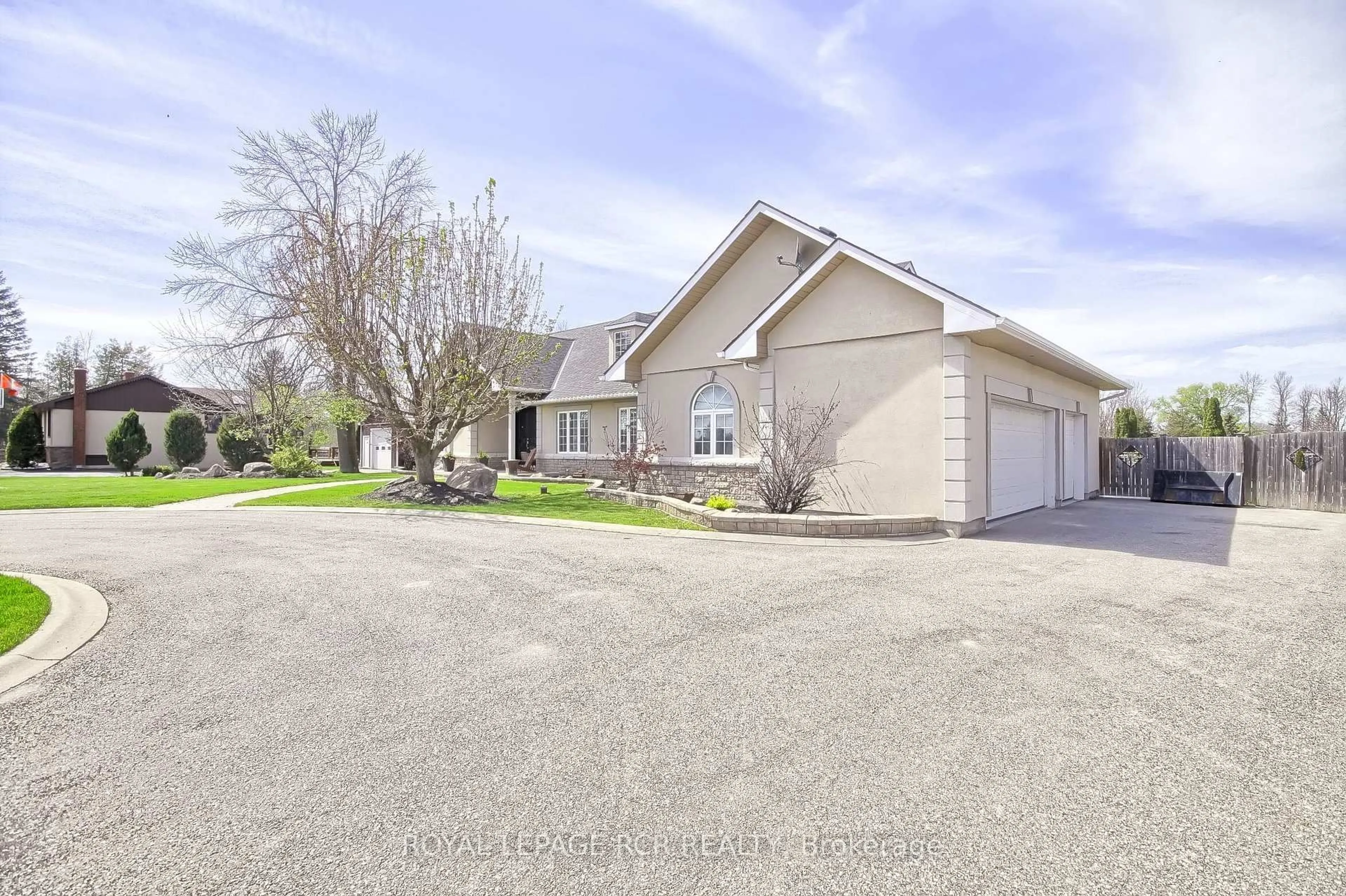A pic from outside/outdoor area/front of a property/back of a property/a pic from drone, street for 1288 Shore Acres Dr, Innisfil Ontario L0L 1R0