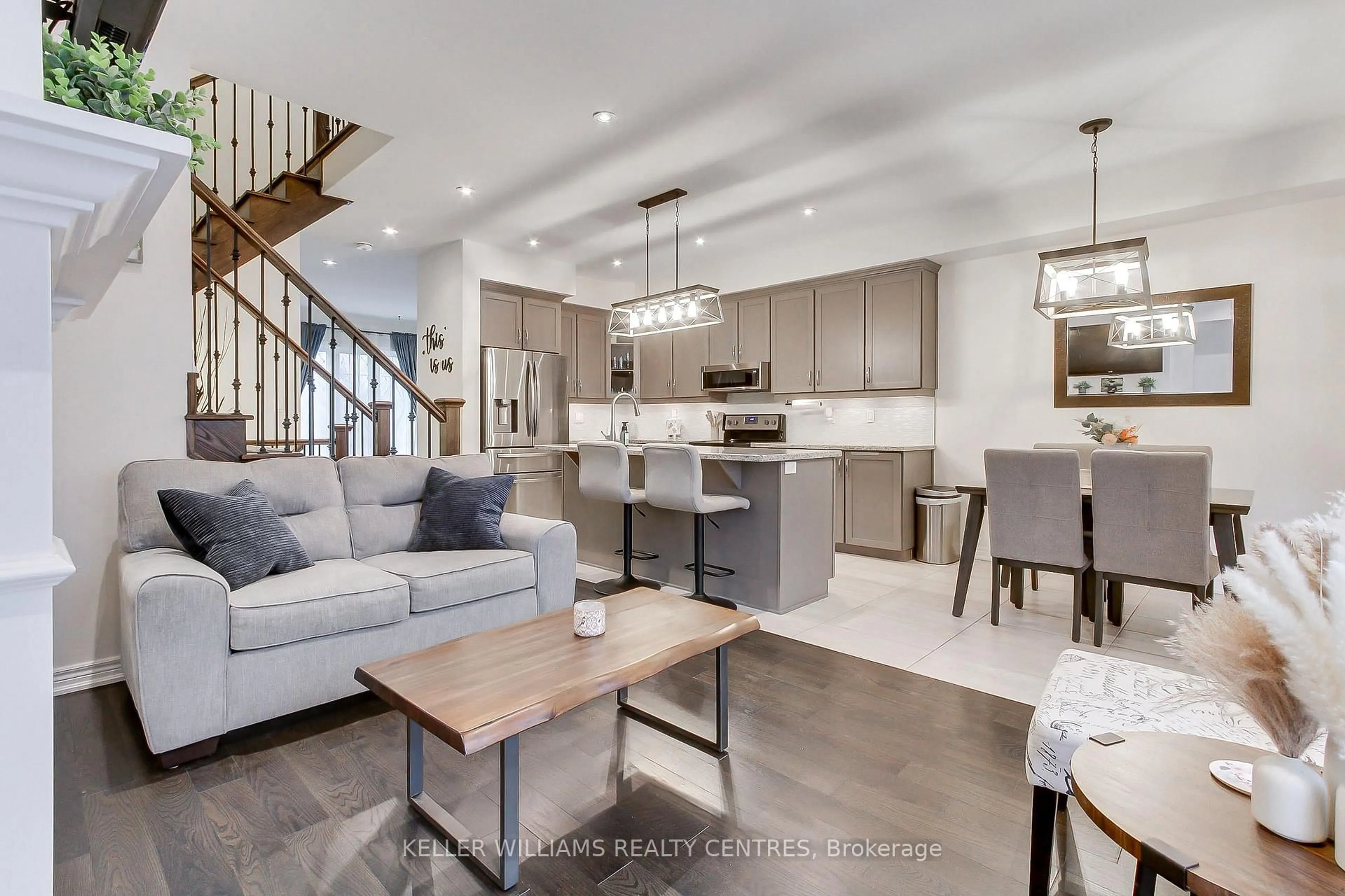 Open concept kitchen, unknown for 13 Vita Stephanie Crt, Georgina Ontario L0E 1R0