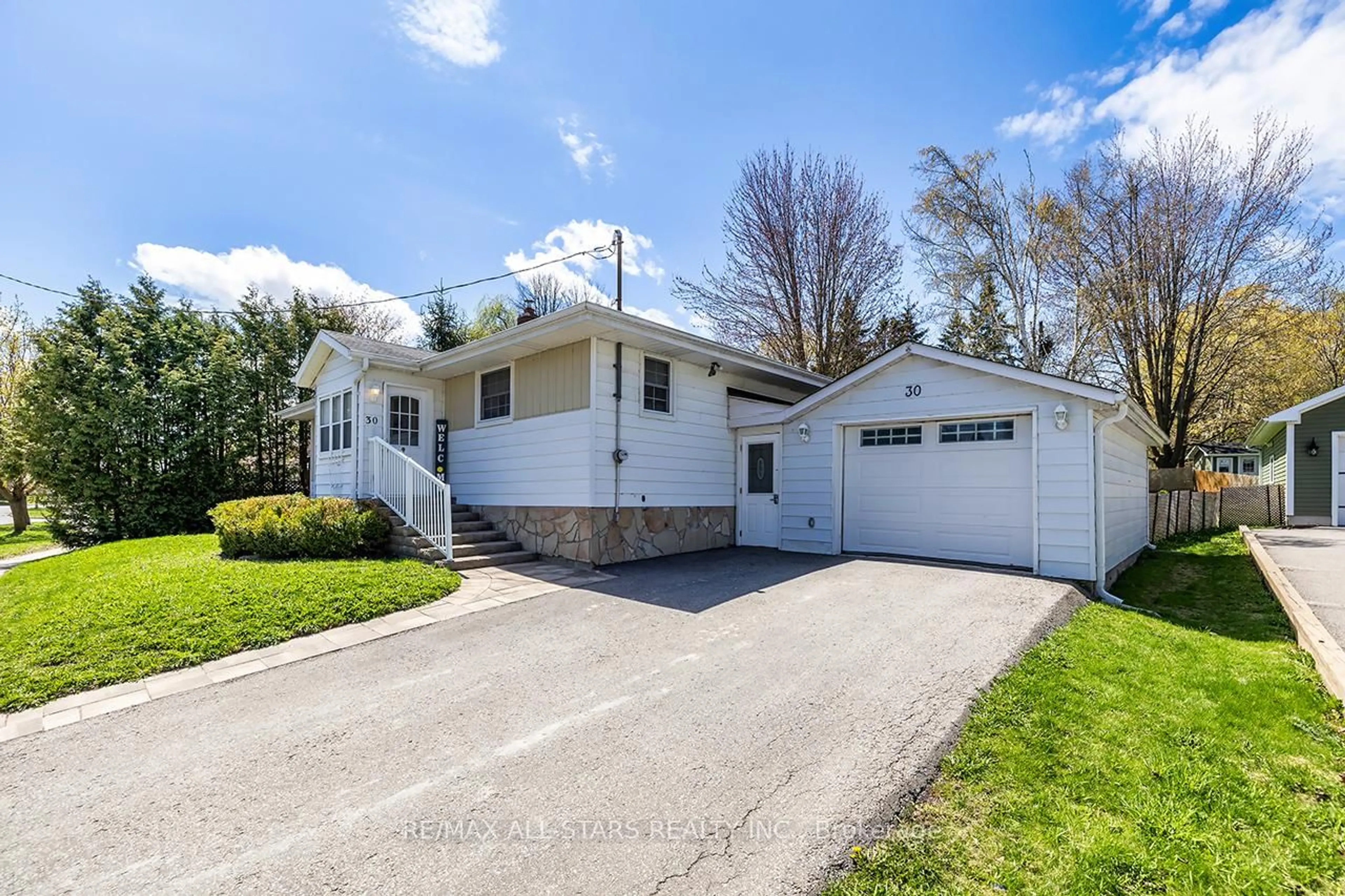 Home with vinyl exterior material, street for 30 Lorne St, Brock Ontario L0C 1H0