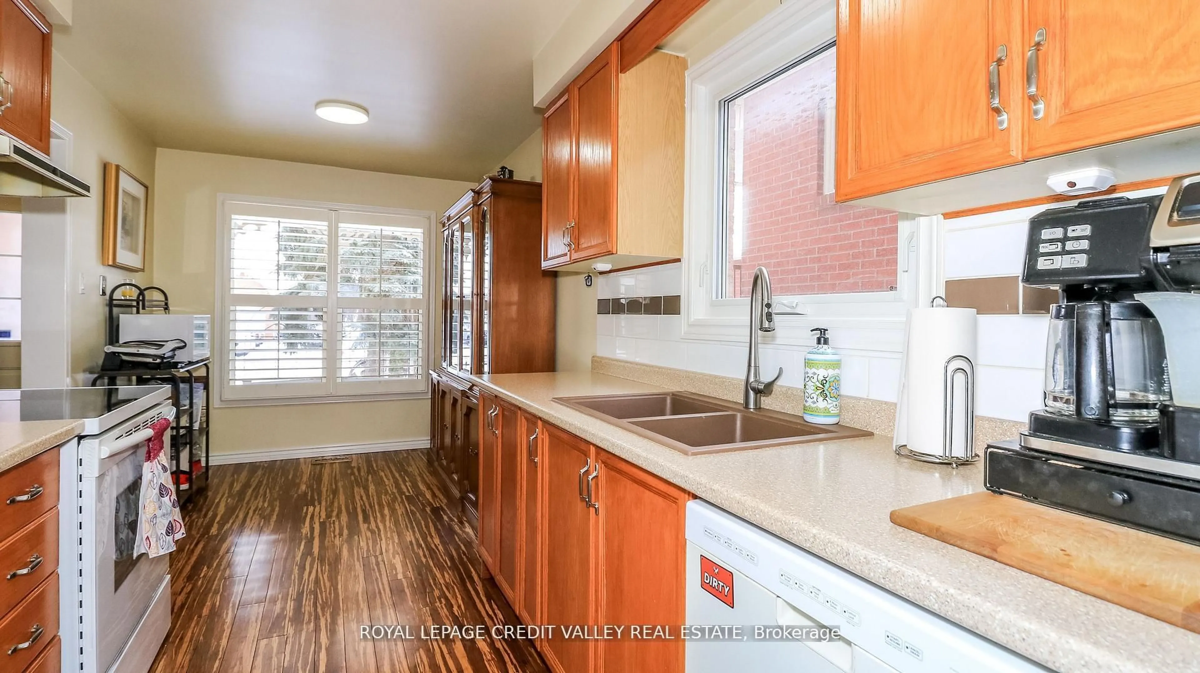 Standard kitchen, unknown for 120 Heydon Ave, New Tecumseth Ontario L9R 1N6