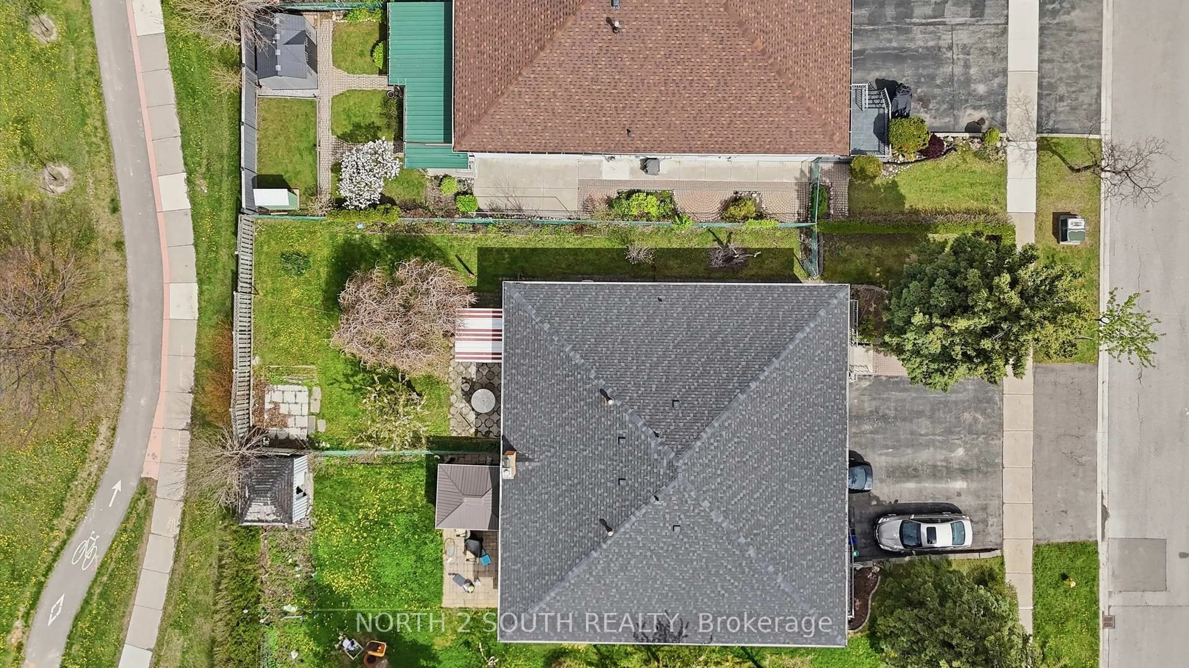 A pic from outside/outdoor area/front of a property/back of a property/a pic from drone, street for 228 Andrew Park, Vaughan Ontario L4L 1G2